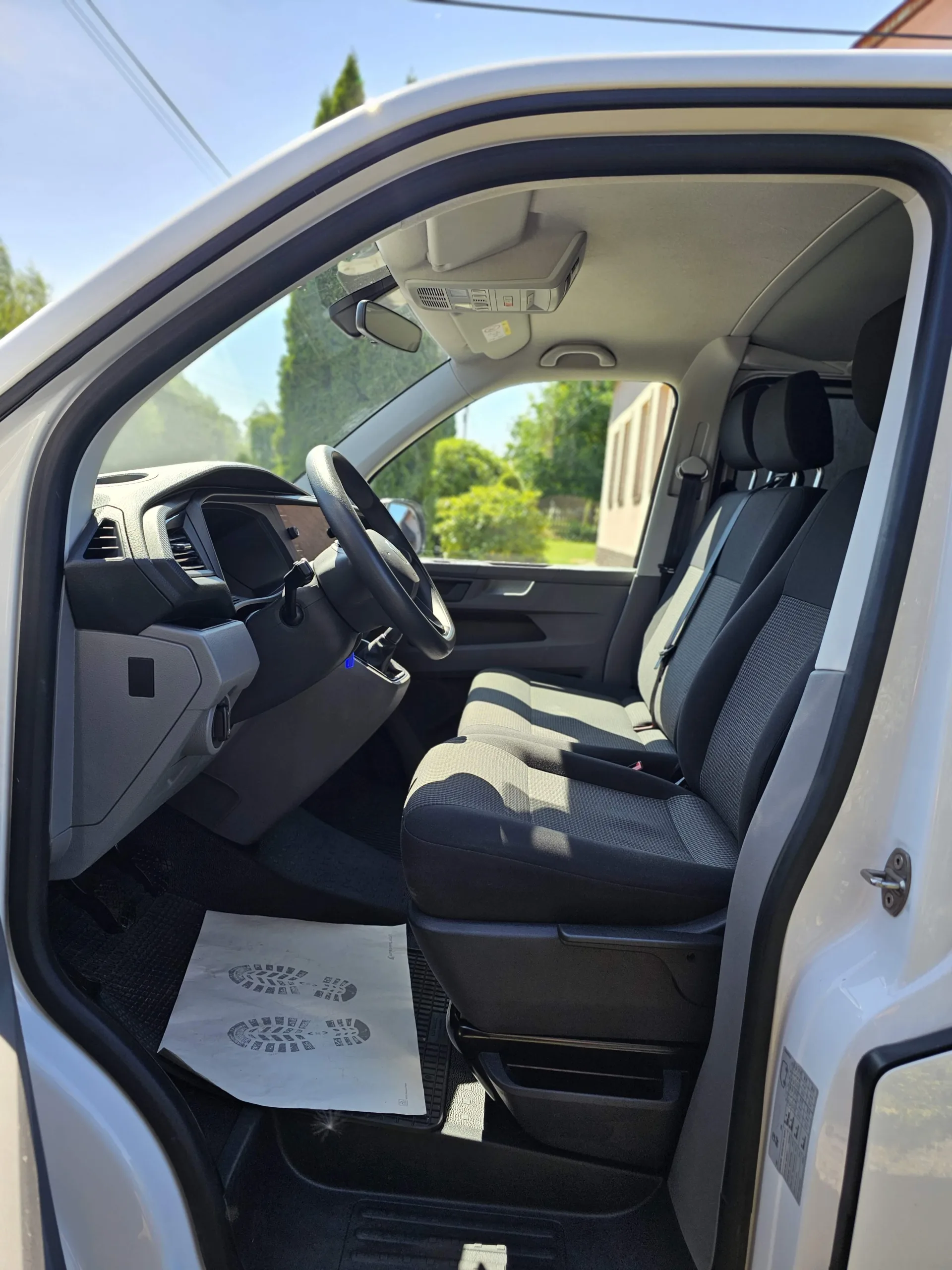 Volkswagen Transporter 2.0 TDi Long (2022, Bílá) – fotografie vozidla 10 z 24