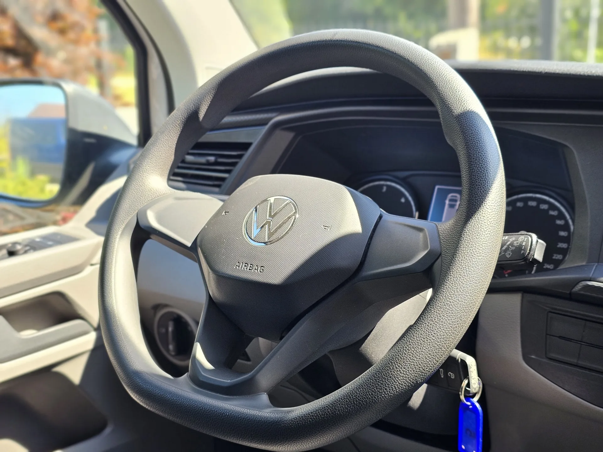 Volkswagen Transporter 2.0 TDi Long (2022, Bílá) – fotografie vozidla 13 z 24