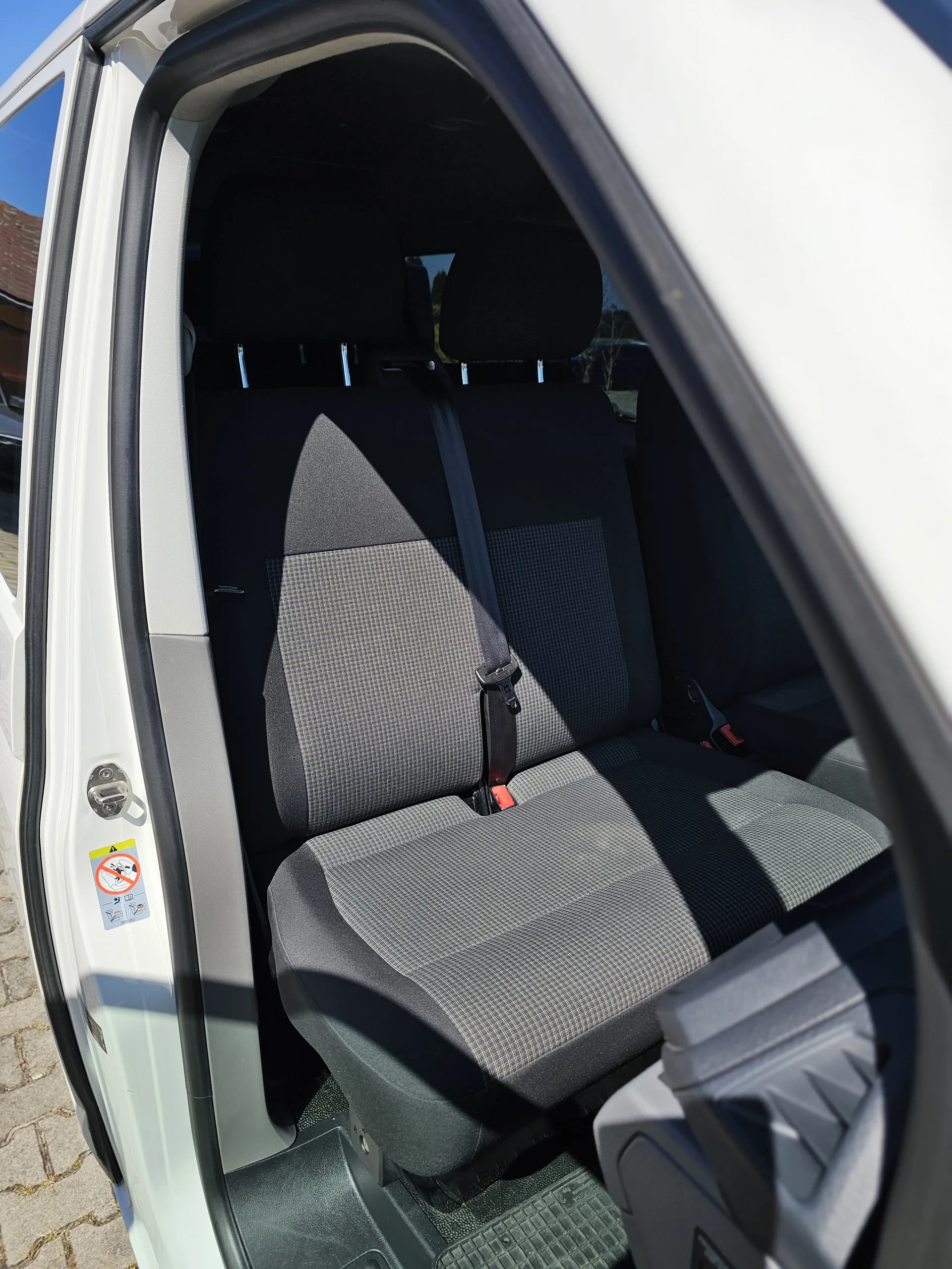 Volkswagen Transporter 2.0 TDi Long (2022, Bílá) – fotografie vozidla 16 z 24