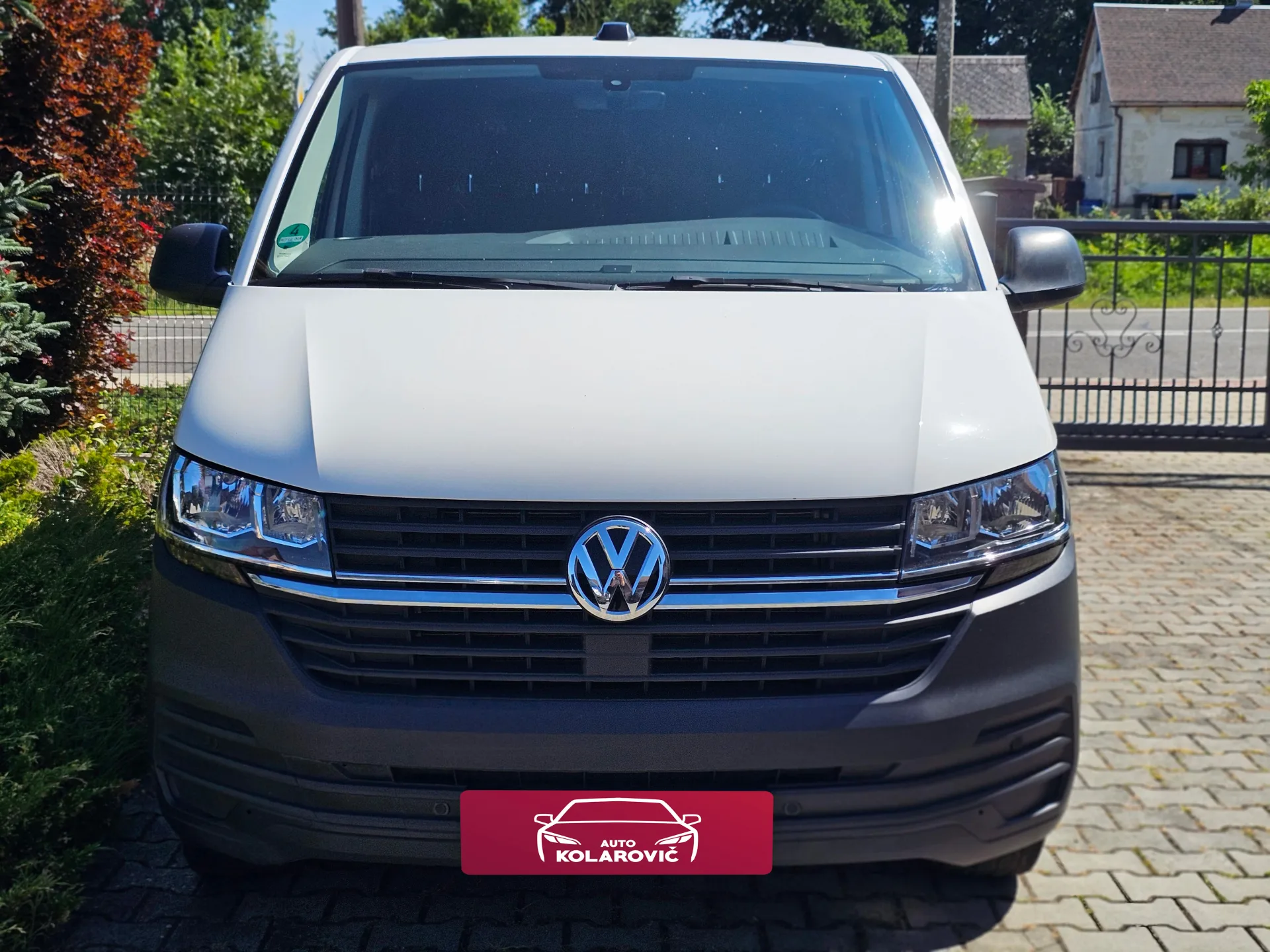Volkswagen Transporter 2.0 TDi Long (2022, Bílá) – fotografie vozidla 2 z 24