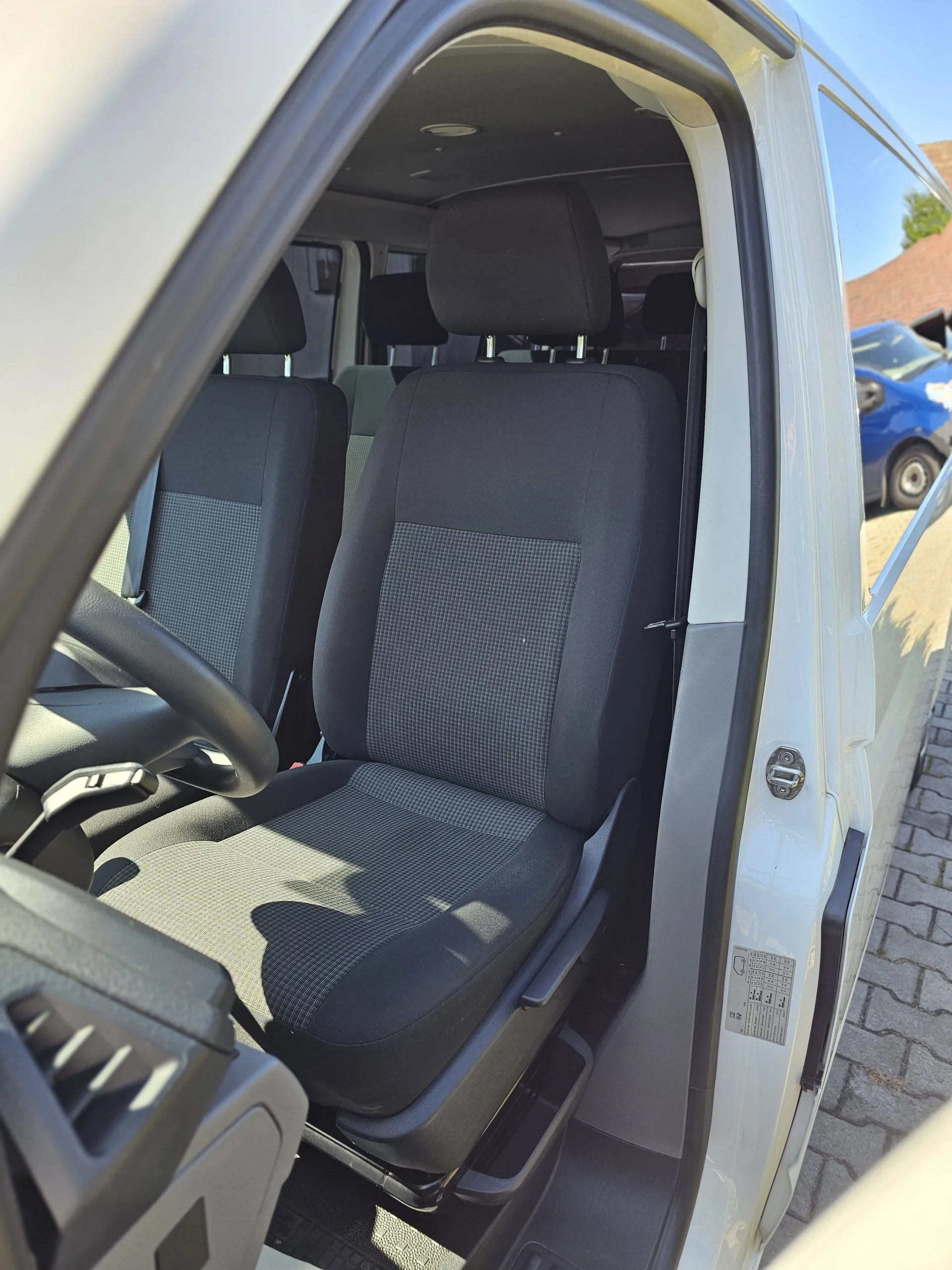 Volkswagen Transporter 2.0 TDi Long (2022, Bílá) – fotografie vozidla 11 z 24