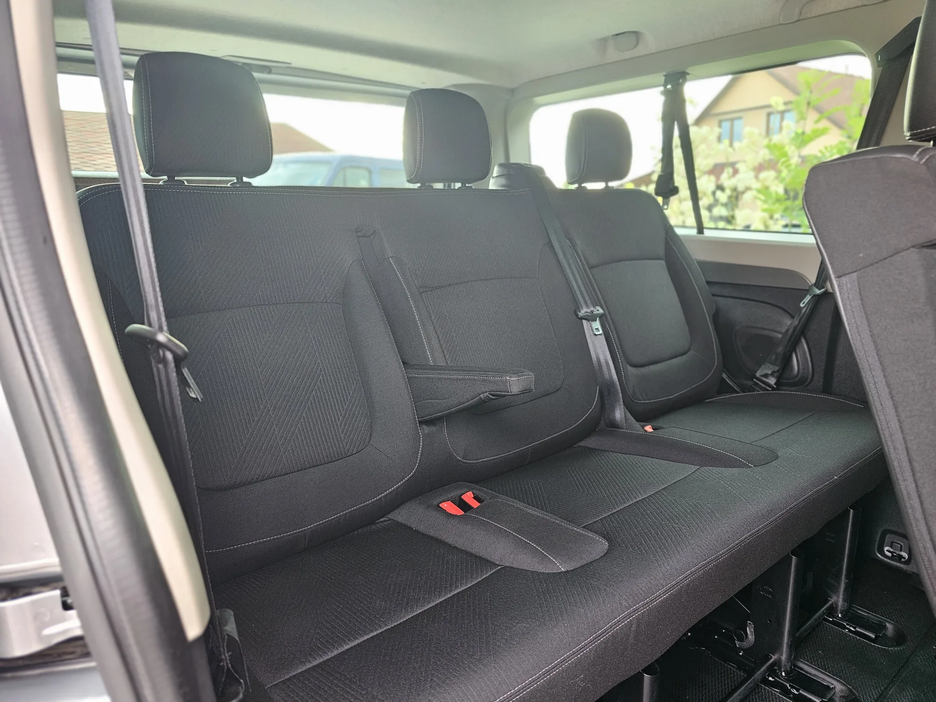 Renault Trafic 2.0 DCI L2H1 (2023, Šedá metalíza) – fotografie vozidla 22 z 24