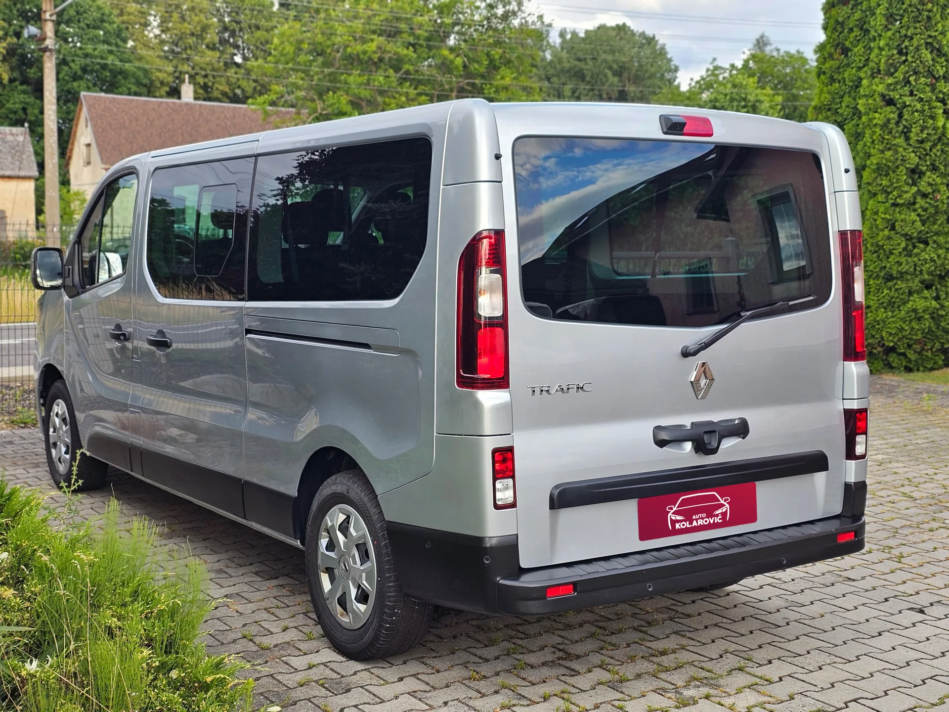 Renault Trafic 2.0 DCI L2H1 (2023, Šedá metalíza) – fotografie vozidla 7 z 24