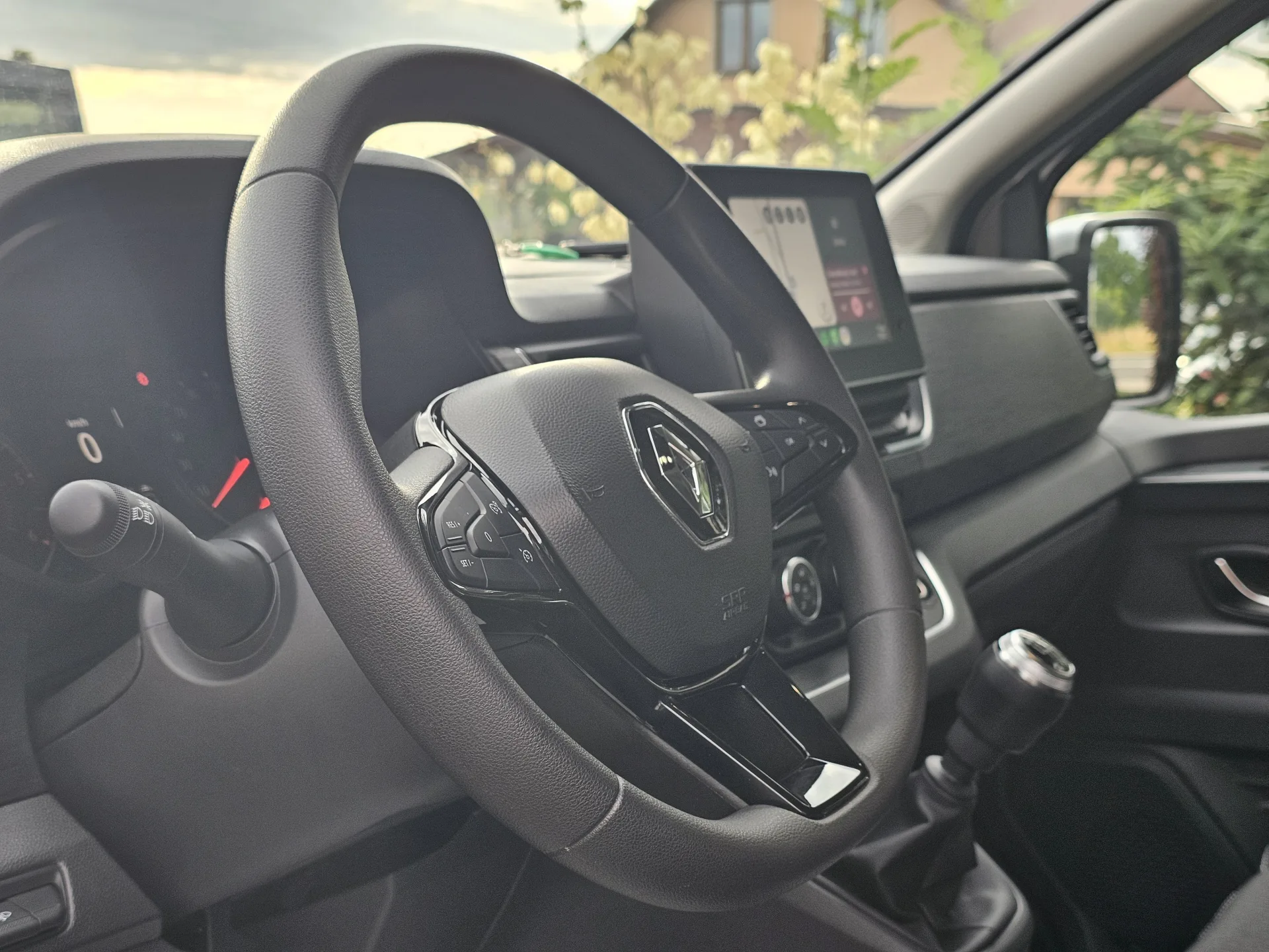Renault Trafic 2.0 DCI L2H1 (2023, Šedá metalíza) – fotografie vozidla 14 z 24