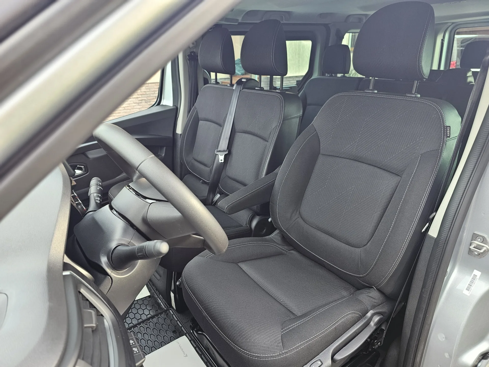 Renault Trafic 2.0 DCI L2H1 (2023, Šedá metalíza) – fotografie vozidla 11 z 24