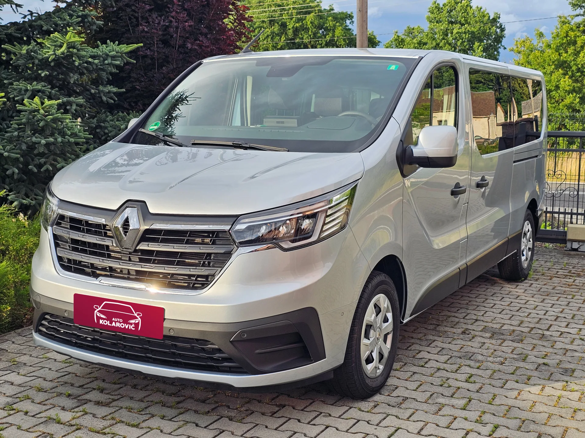 Renault Trafic 2.0 DCI L2H1 (2023, Šedá metalíza) – hlavní fotografie vozidla