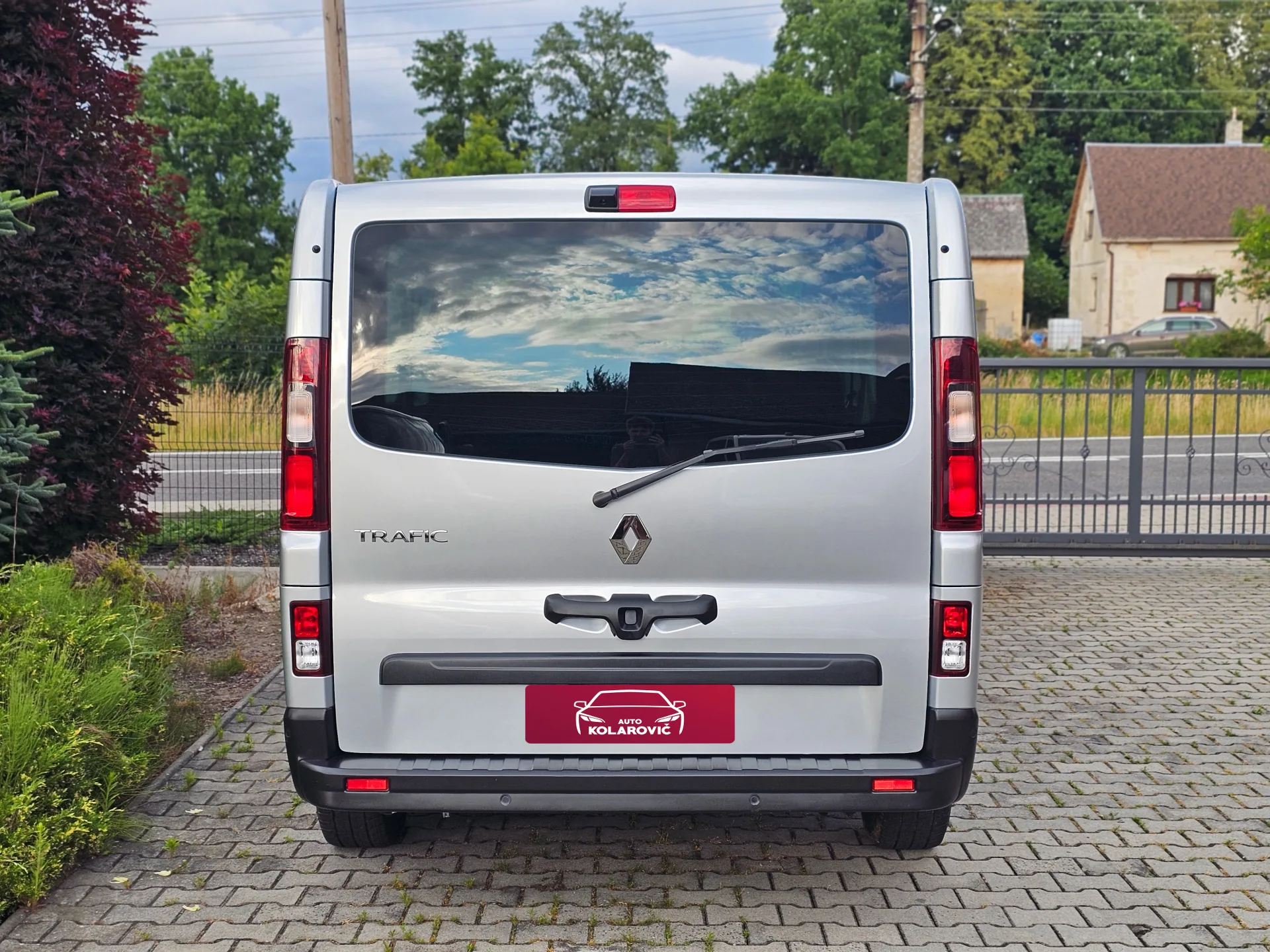 Renault Trafic 2.0 DCI L2H1 (2023, Šedá metalíza) – fotografie vozidla 6 z 24