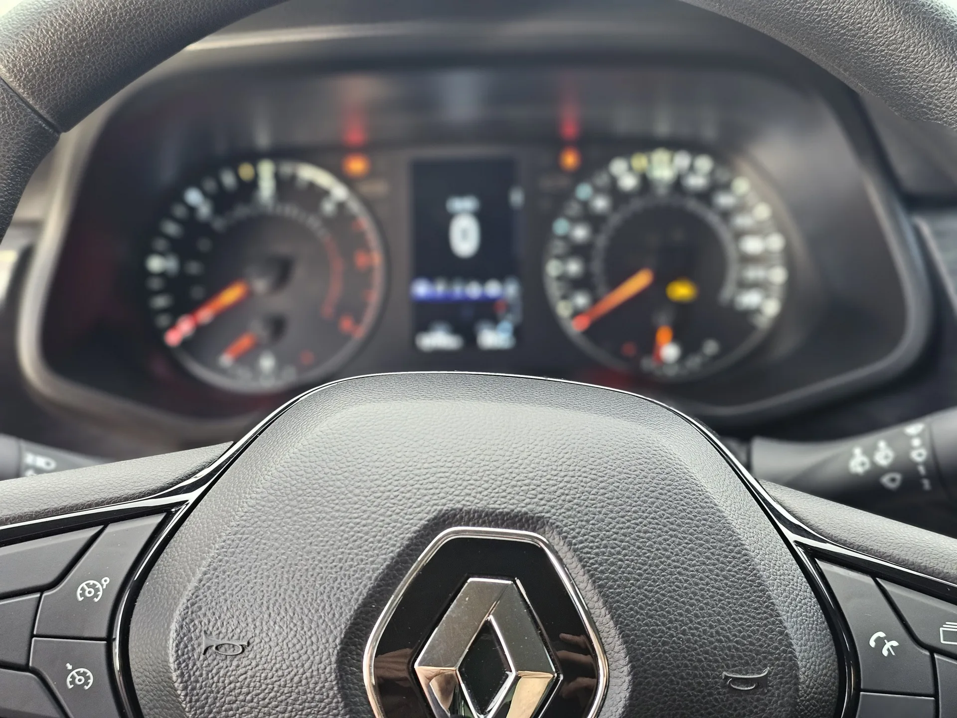 Renault Trafic 2.0 DCI L2H1 (2023, Šedá metalíza) – fotografie vozidla 15 z 24