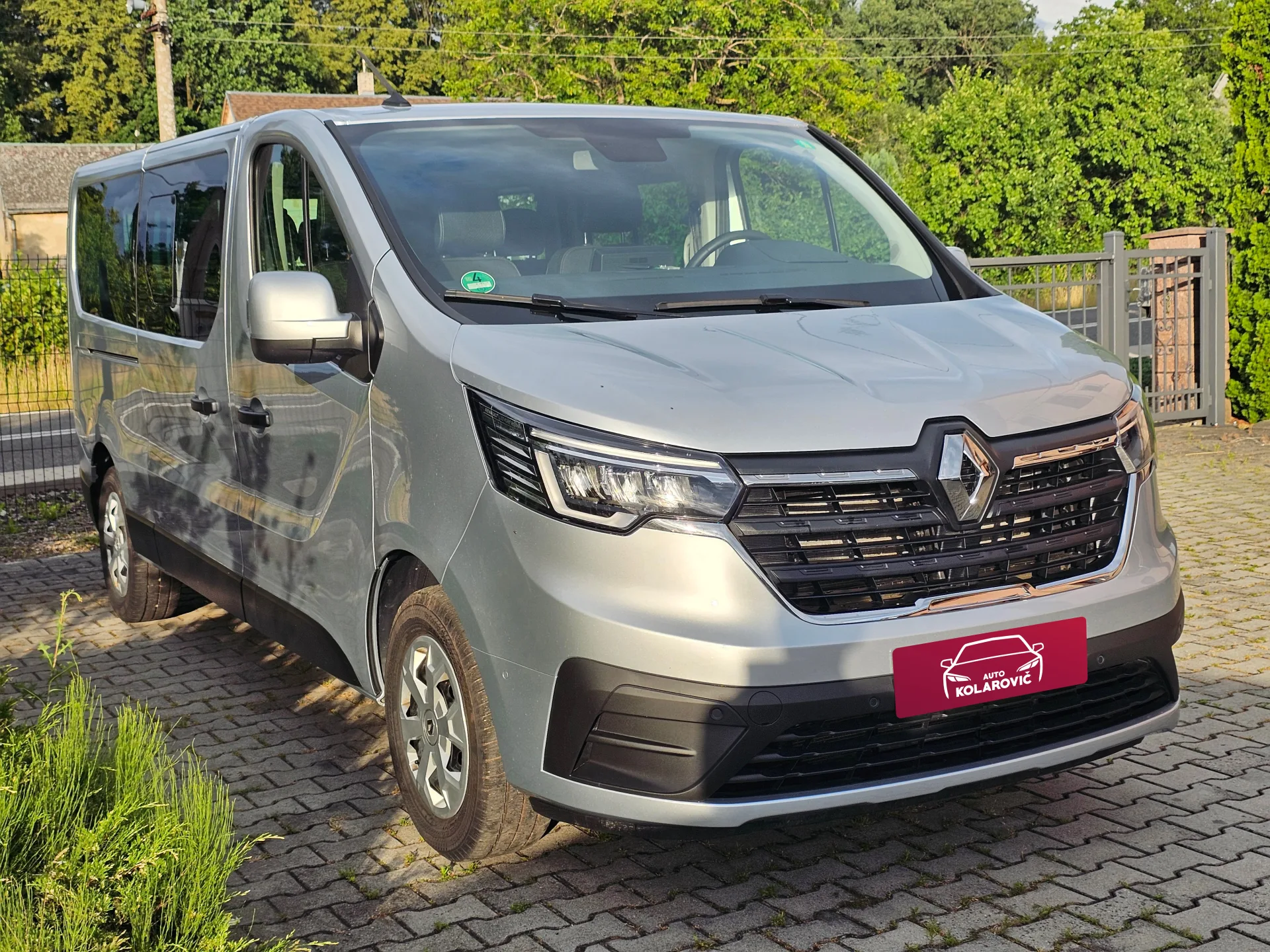 Renault Trafic 2.0 DCI L2H1 (2023, Šedá metalíza) – fotografie vozidla 3 z 24