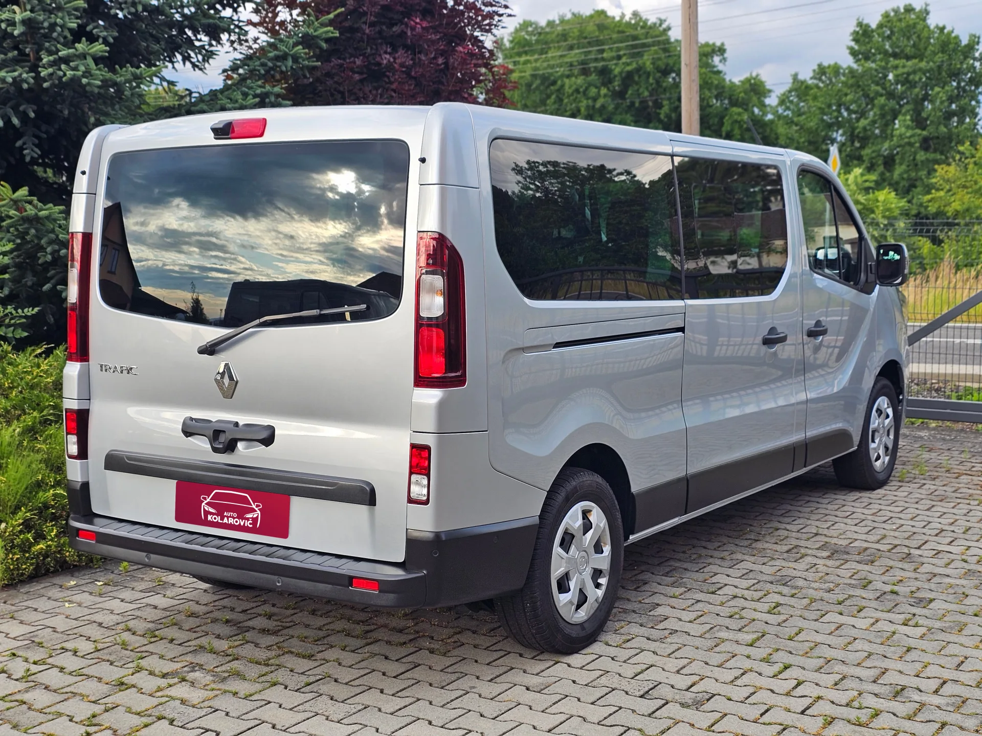 Renault Trafic 2.0 DCI L2H1 (2023, Šedá metalíza) – fotografie vozidla 5 z 24