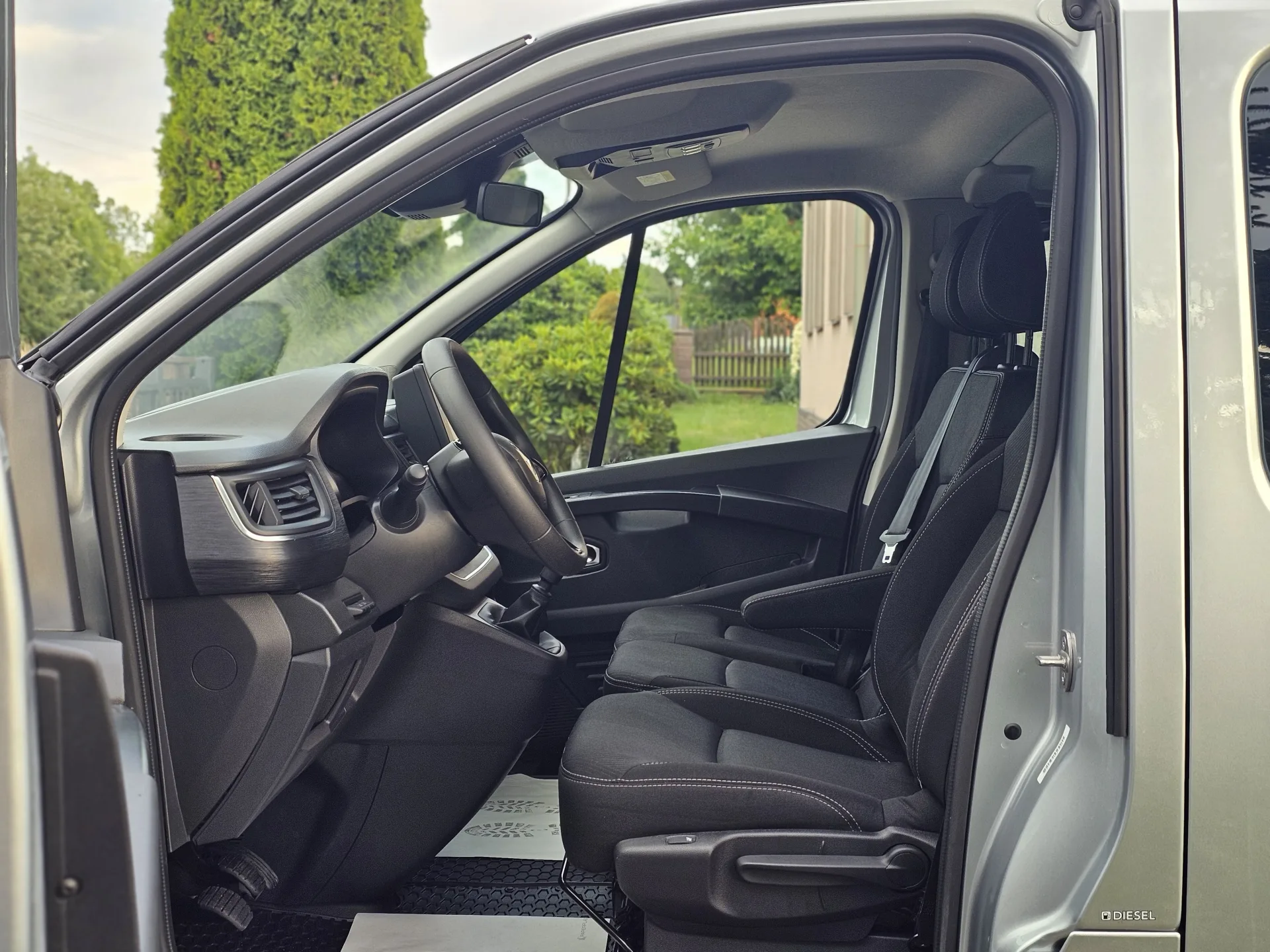 Renault Trafic 2.0 DCI L2H1 (2023, Šedá metalíza) – fotografie vozidla 10 z 24