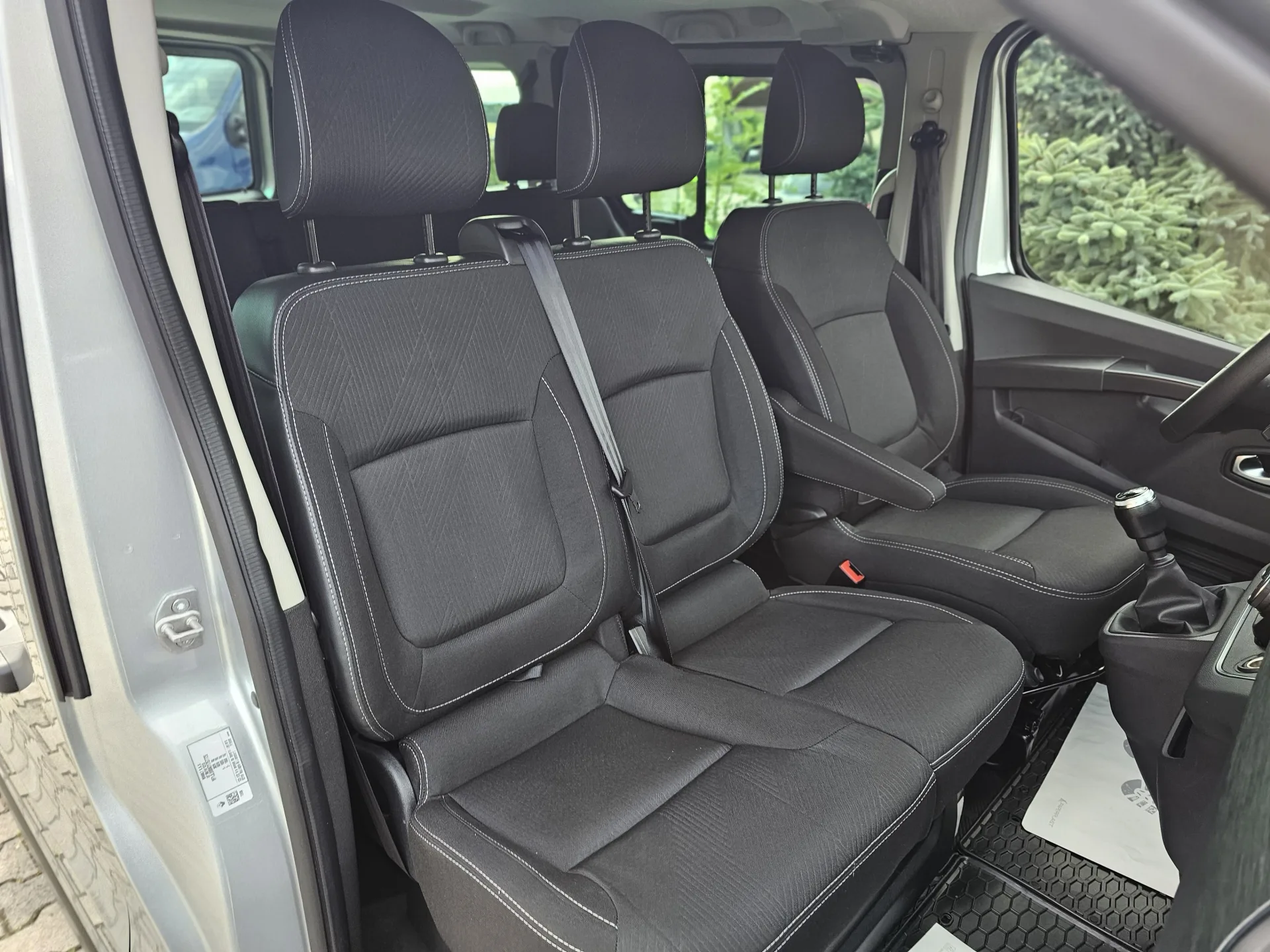 Renault Trafic 2.0 DCI L2H1 (2023, Šedá metalíza) – fotografie vozidla 17 z 24