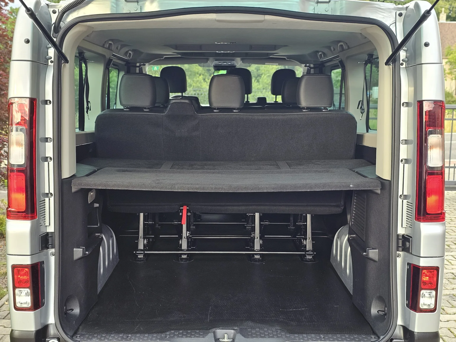 Renault Trafic 2.0 DCI L2H1 (2023, Šedá metalíza) – fotografie vozidla 23 z 24