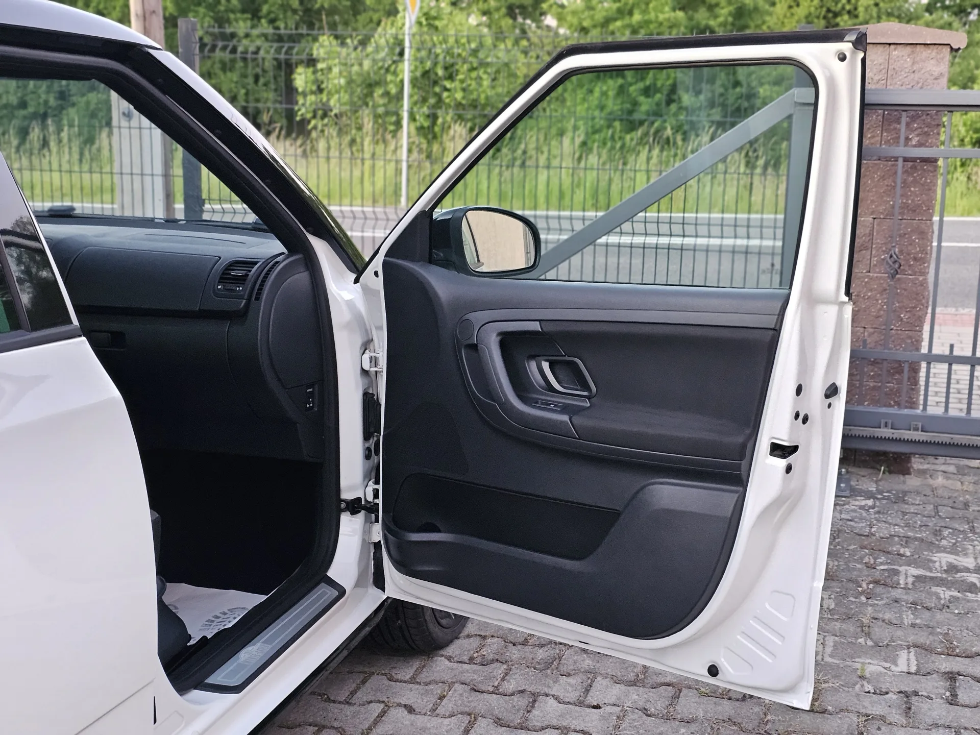 Škoda Fabia II Monte Carlo (2012, Bílá) – fotografie vozidla 17 z 23