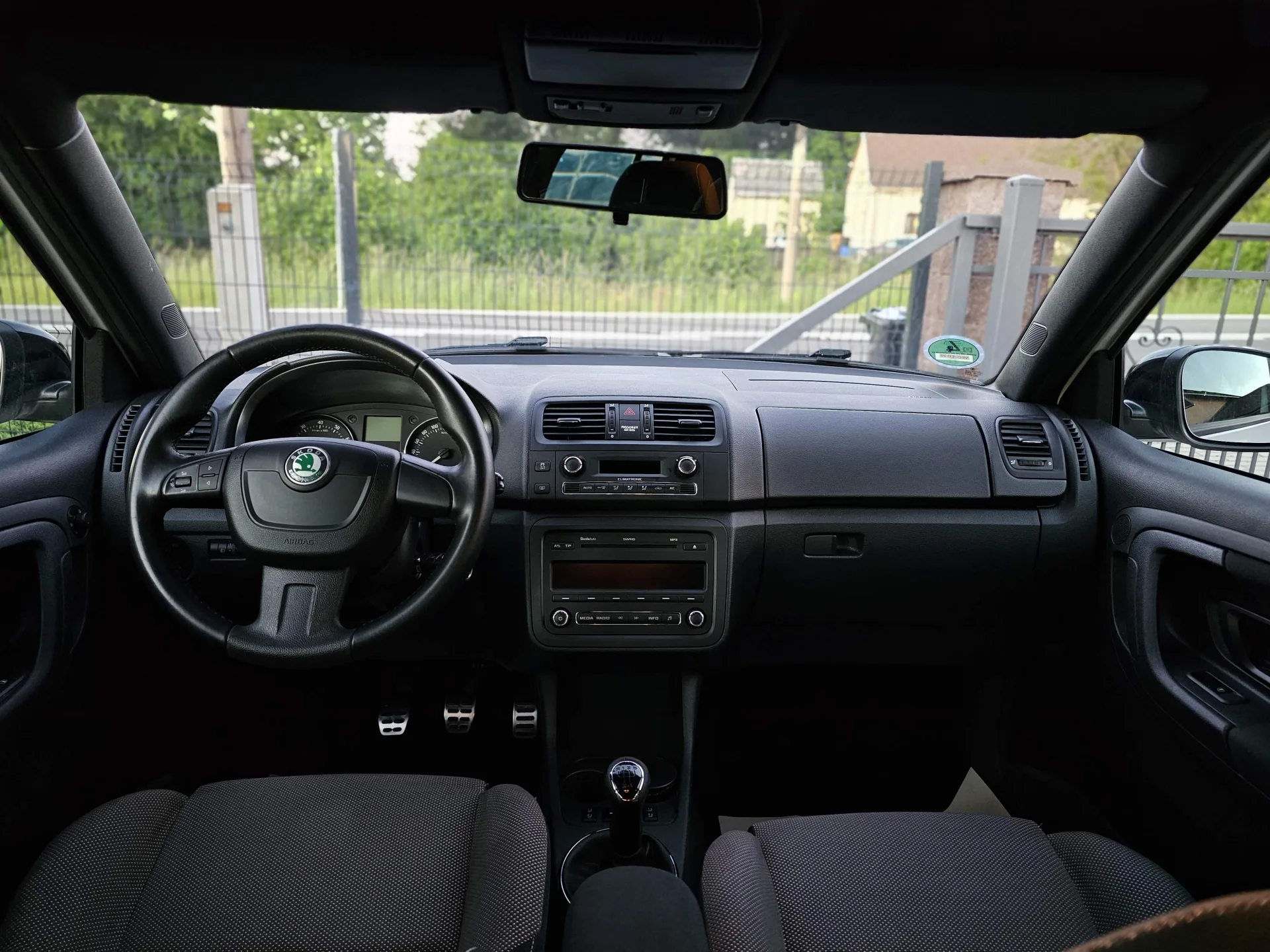Škoda Fabia II Monte Carlo (2012, Bílá) – fotografie vozidla 12 z 23