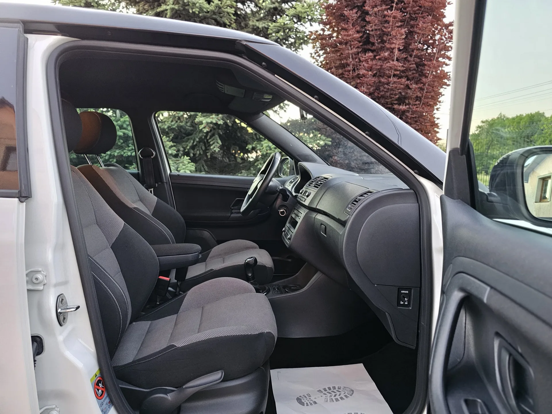 Škoda Fabia II Monte Carlo (2012, Bílá) – fotografie vozidla 16 z 23