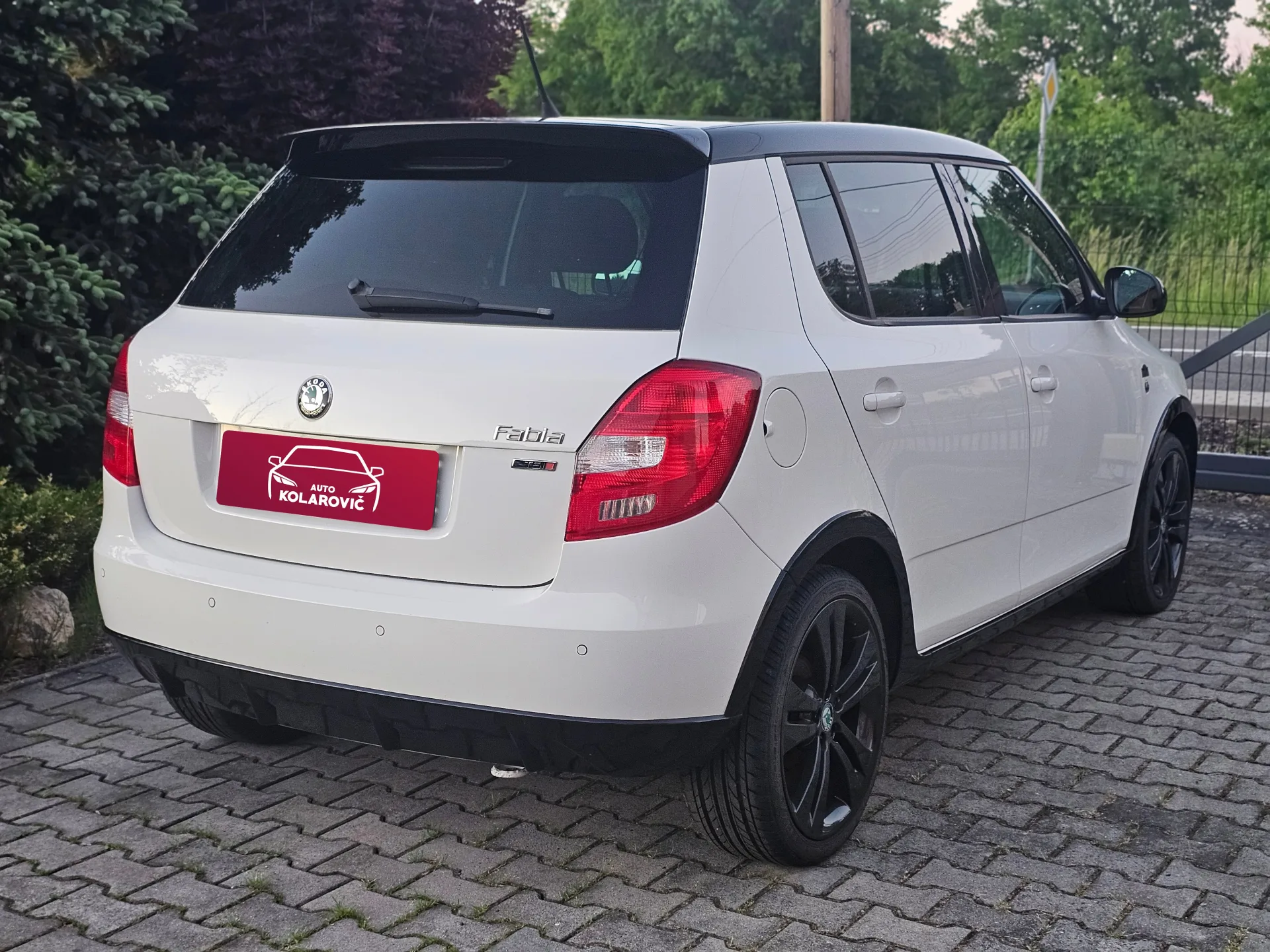 Škoda Fabia II Monte Carlo (2012, Bílá) – fotografie vozidla 5 z 23