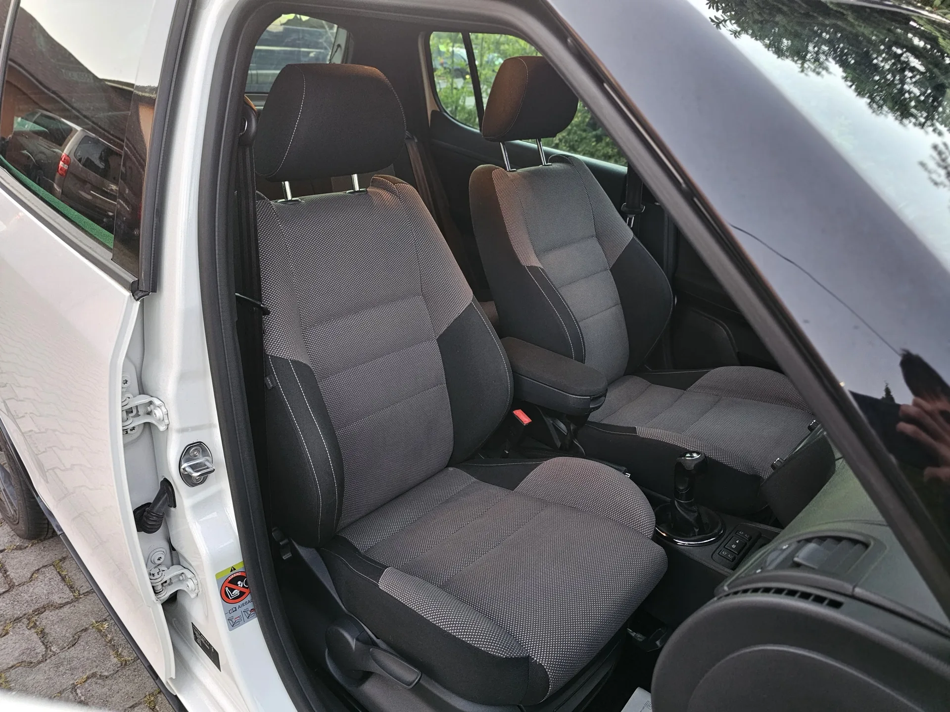 Škoda Fabia II Monte Carlo (2012, Bílá) – fotografie vozidla 15 z 23
