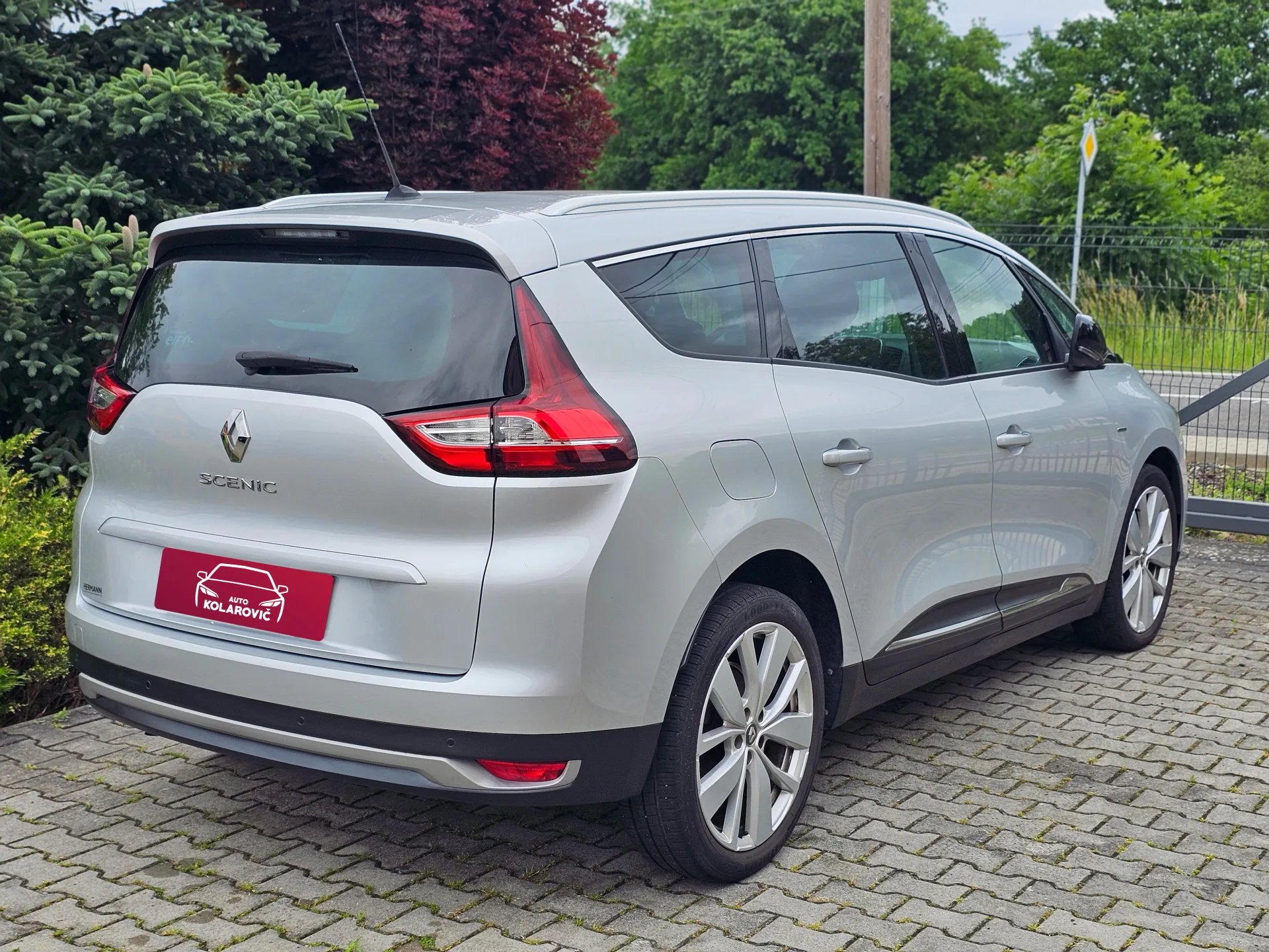 Renault Grand Scenic IV Limited 1.3 TCe EDC (2018) – fotografie vozidla 5 z 25