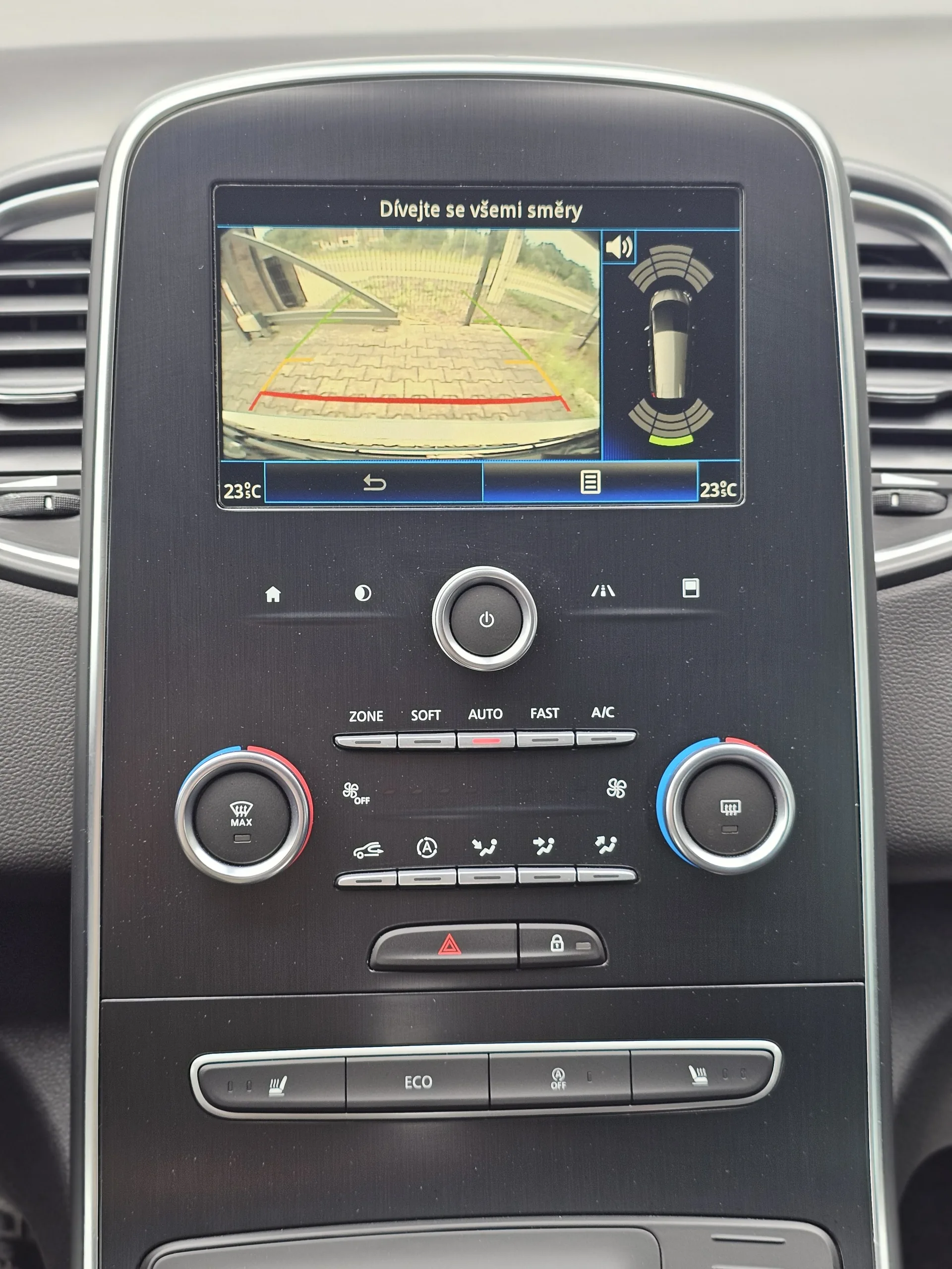 Renault Grand Scenic IV Limited 1.3 TCe EDC (2018) – fotografie vozidla 16 z 25