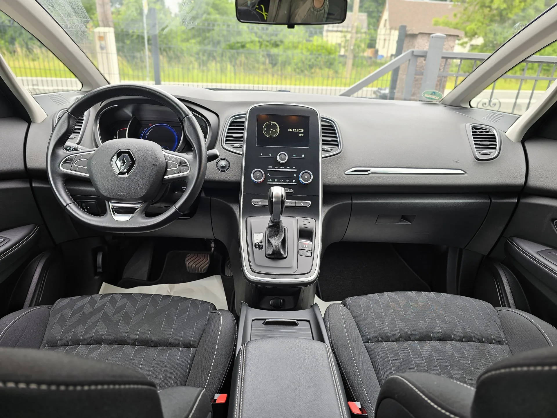 Renault Grand Scenic IV Limited 1.3 TCe EDC (2018) – fotografie vozidla 13 z 25