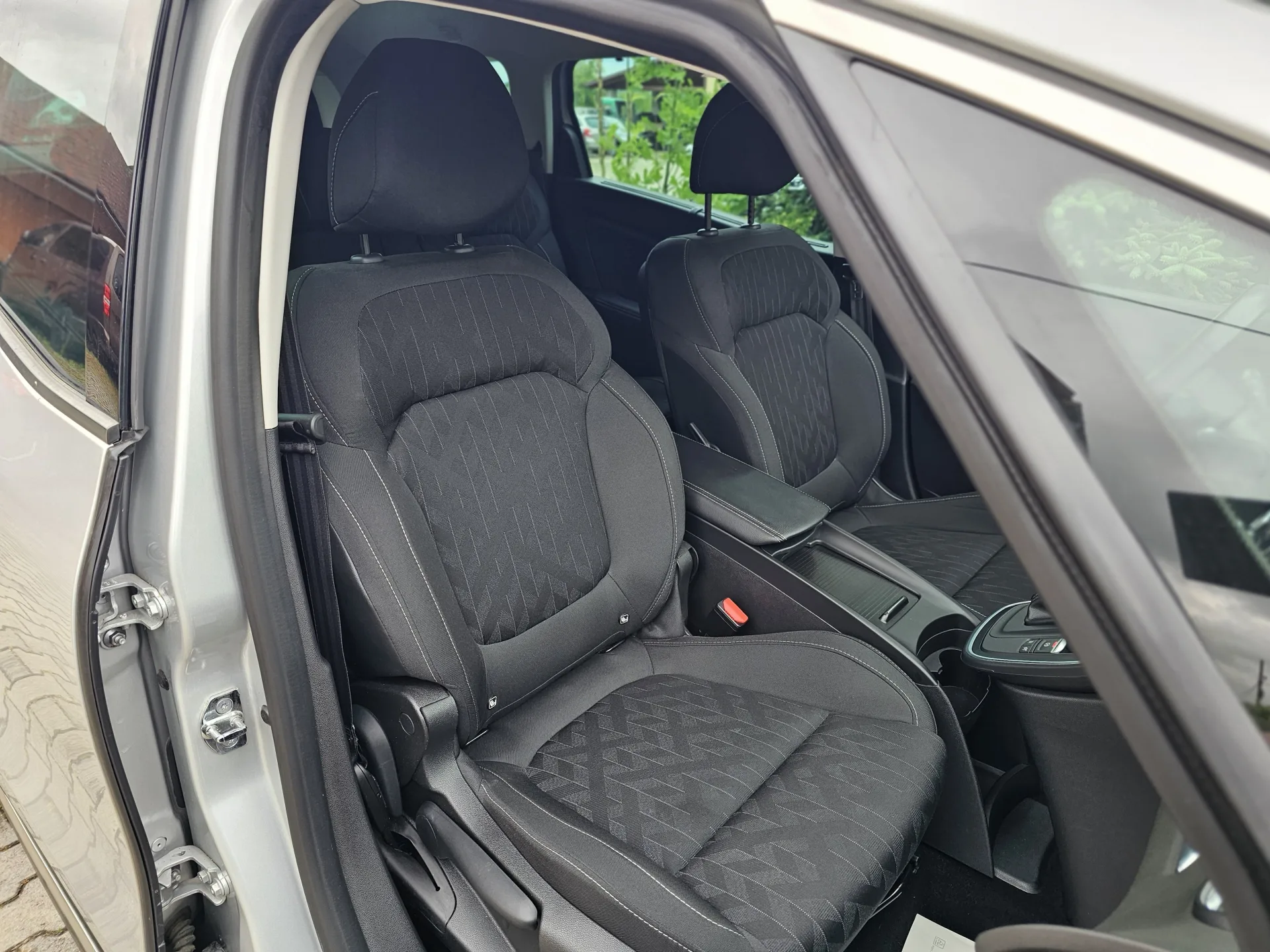 Renault Grand Scenic IV Limited 1.3 TCe EDC (2018) – fotografie vozidla 12 z 25