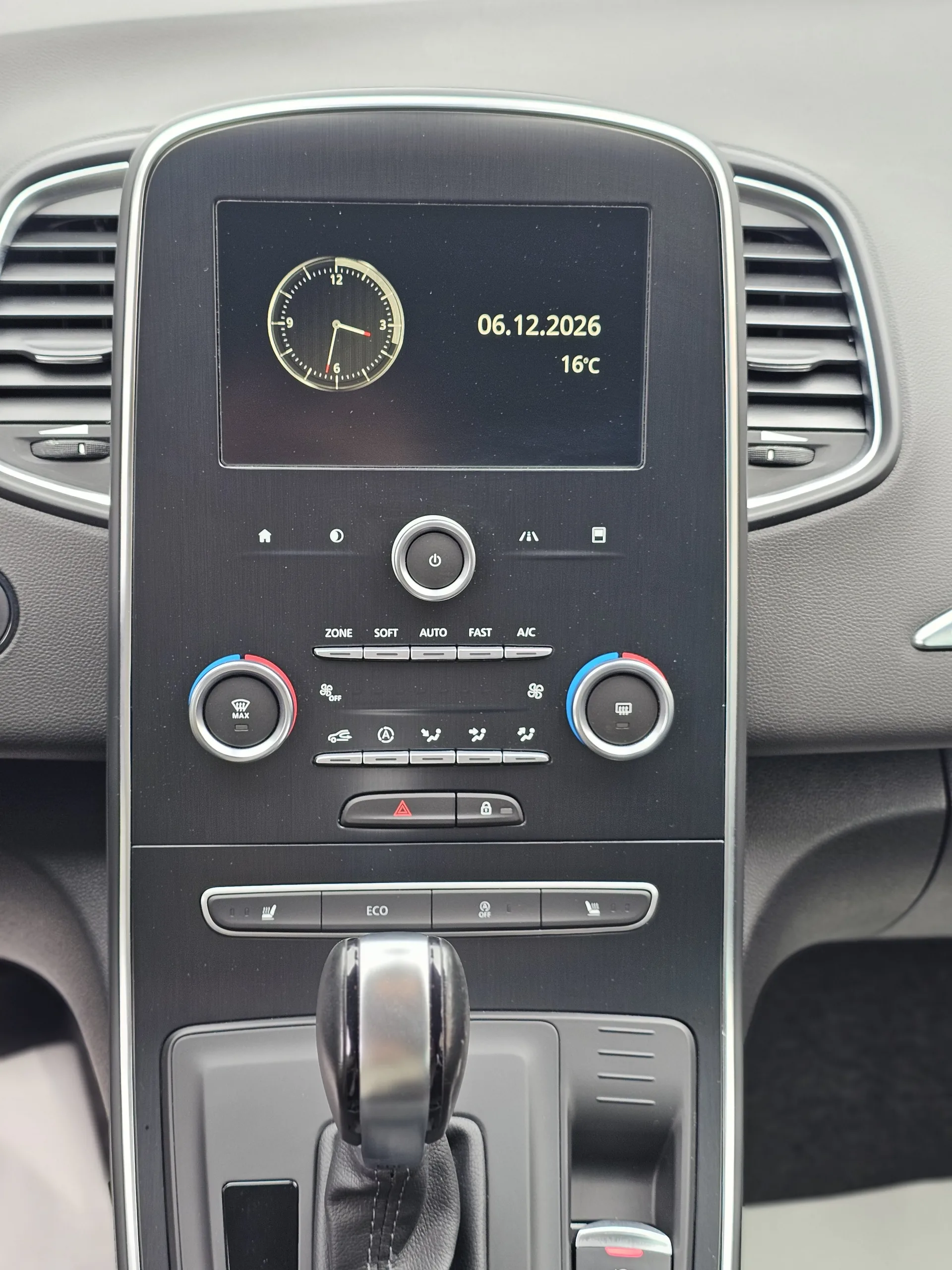 Renault Grand Scenic IV Limited 1.3 TCe EDC (2018) – fotografie vozidla 15 z 25