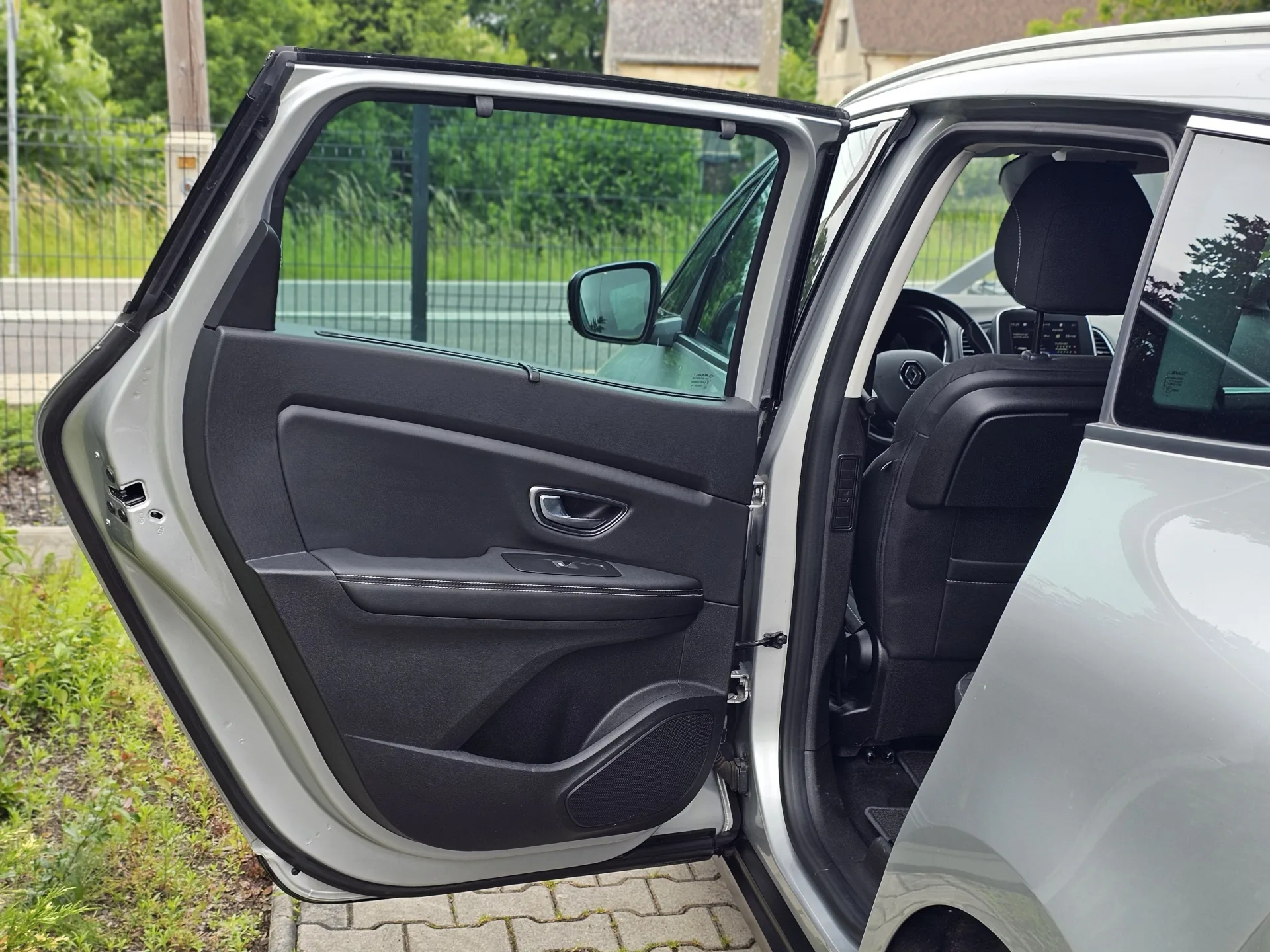Renault Grand Scenic IV Limited 1.3 TCe EDC (2018) – fotografie vozidla 19 z 25