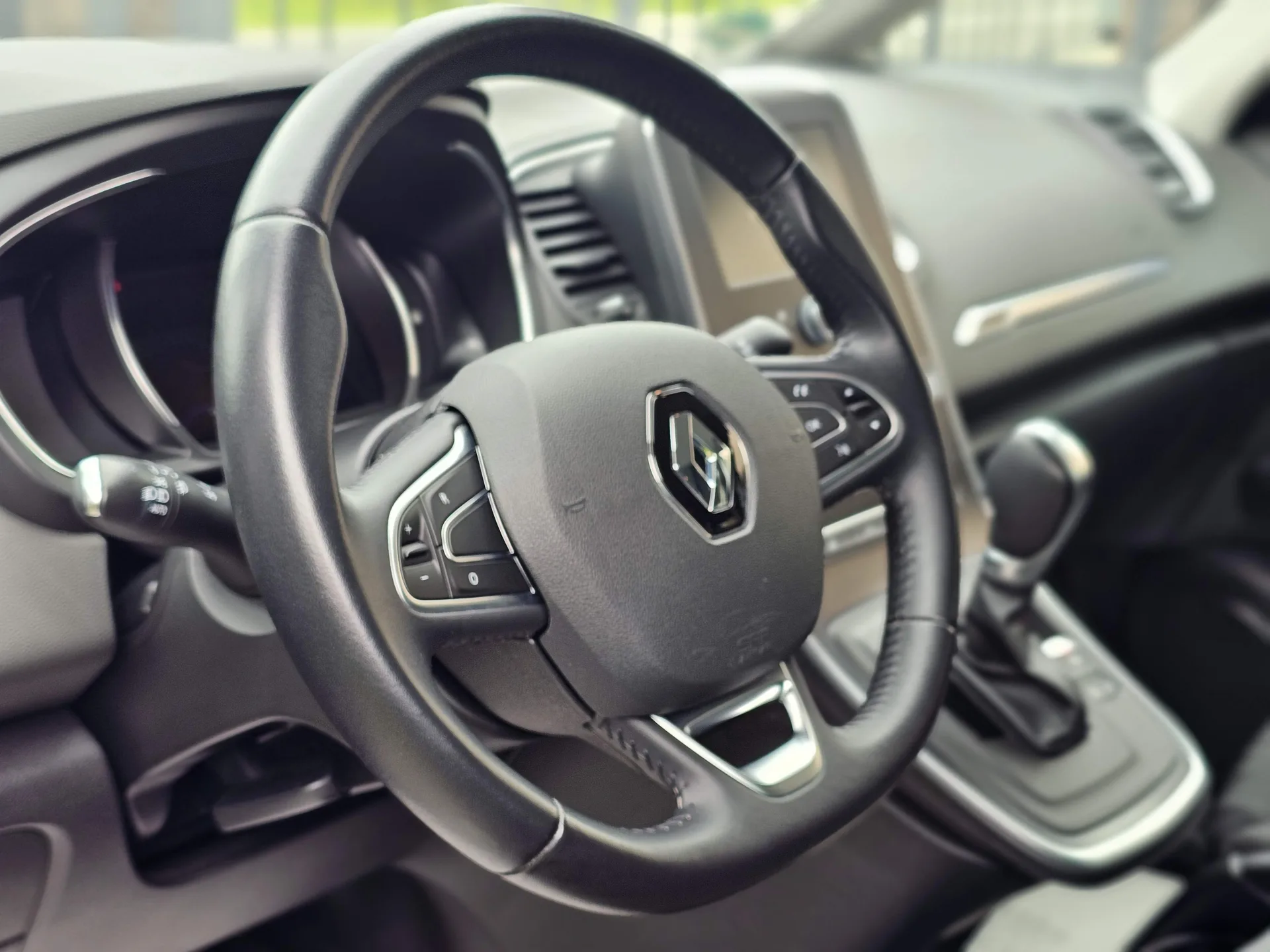 Renault Grand Scenic IV Limited 1.3 TCe EDC (2018) – fotografie vozidla 14 z 25