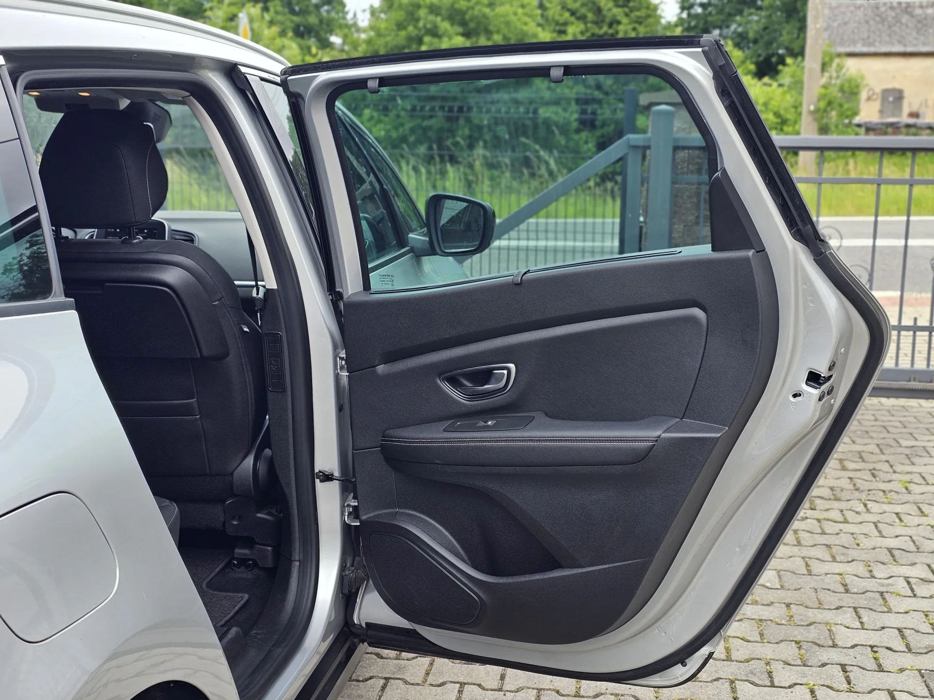 Renault Grand Scenic IV Limited 1.3 TCe EDC (2018) – fotografie vozidla 25 z 25