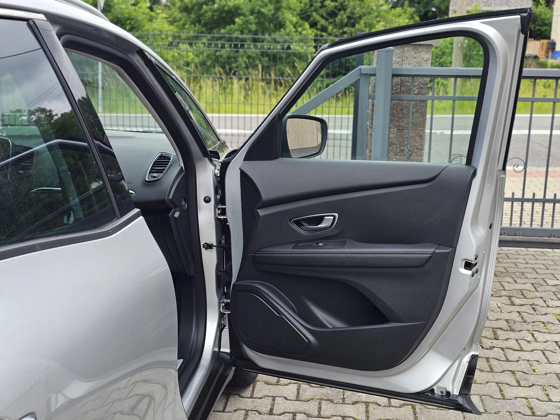 Renault Grand Scenic IV Limited 1.3 TCe EDC (2018) – fotografie vozidla 18 z 25