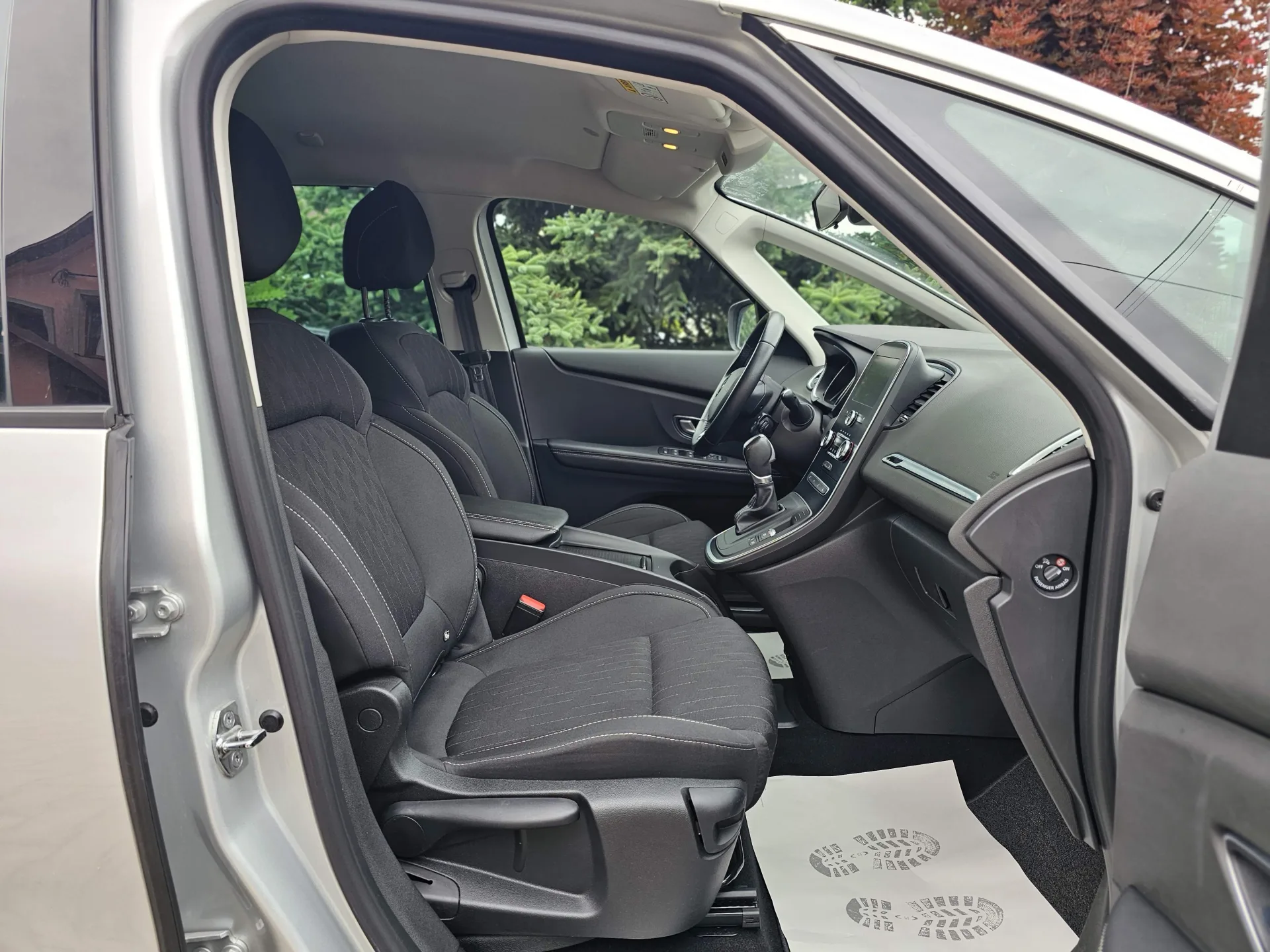 Renault Grand Scenic IV Limited 1.3 TCe EDC (2018) – fotografie vozidla 17 z 25