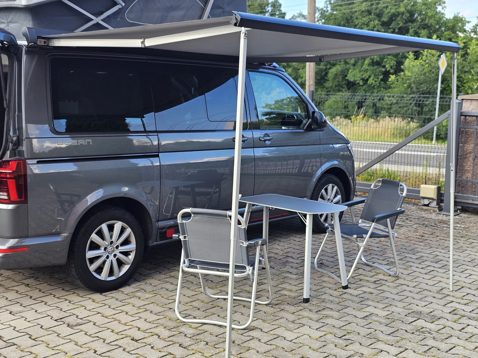 Volkswagen T6.1 California Ocean 2.0 BiTDi 4Motion Edition (2020, Šedá Metalíza) – fotografie vozidla 33 z 35
