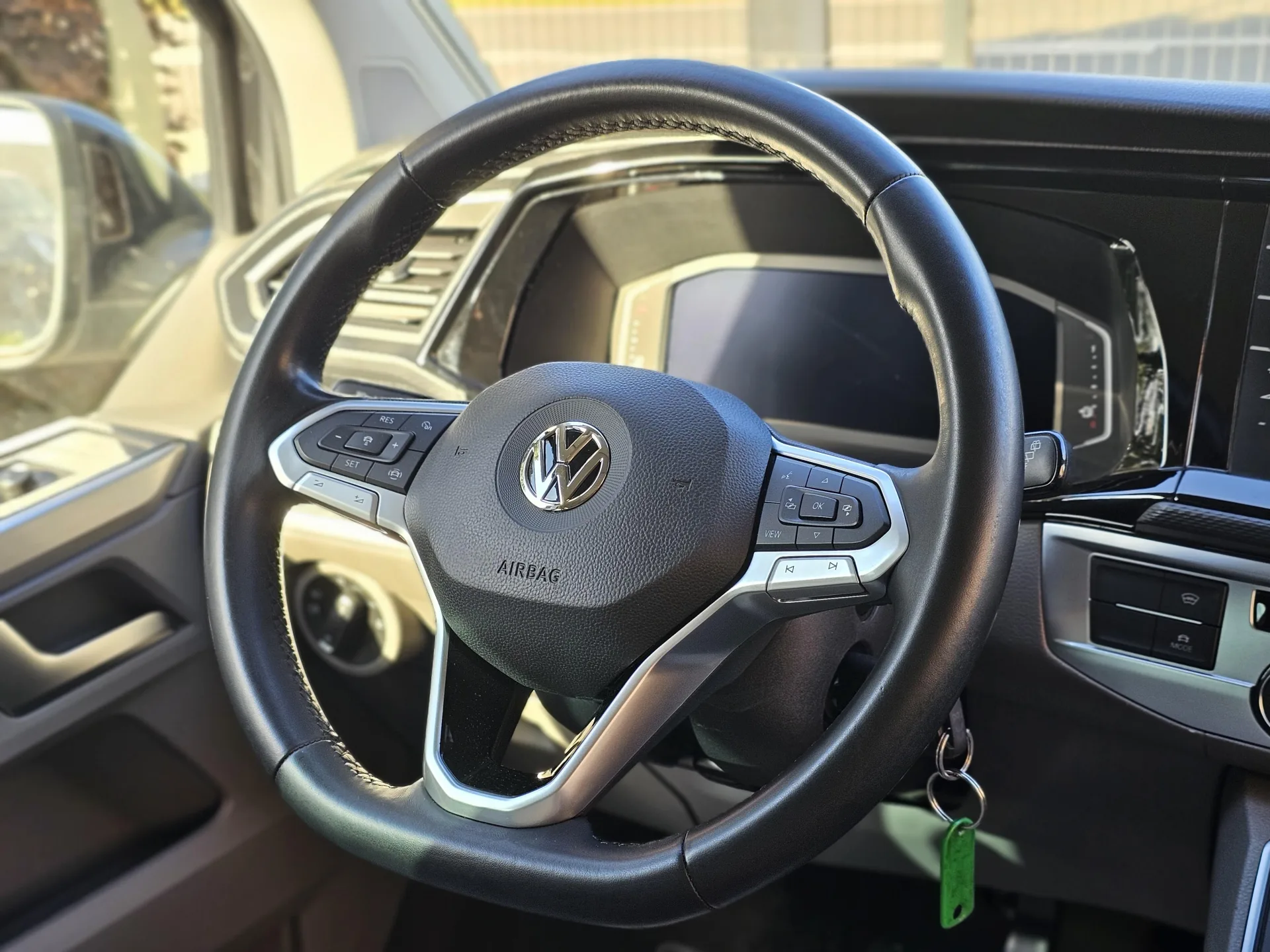 Volkswagen T6.1 California Ocean 2.0 BiTDi 4Motion Edition (2020, Šedá Metalíza) – fotografie vozidla 11 z 35