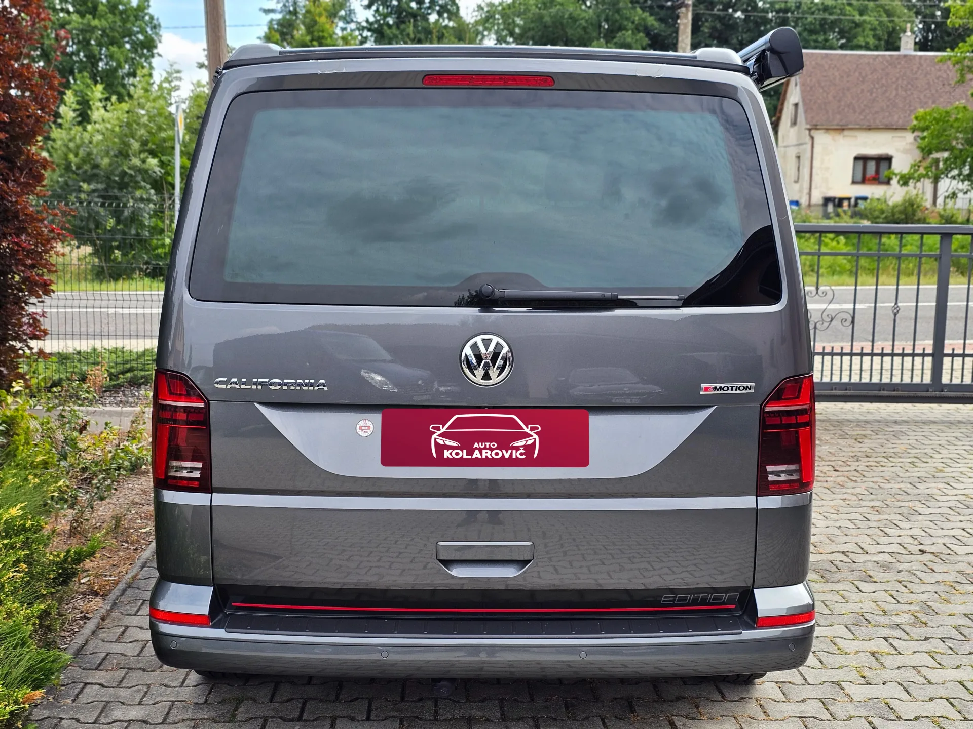 Volkswagen T6.1 California Ocean 2.0 BiTDi 4Motion Edition (2020, Šedá Metalíza) – fotografie vozidla 6 z 35