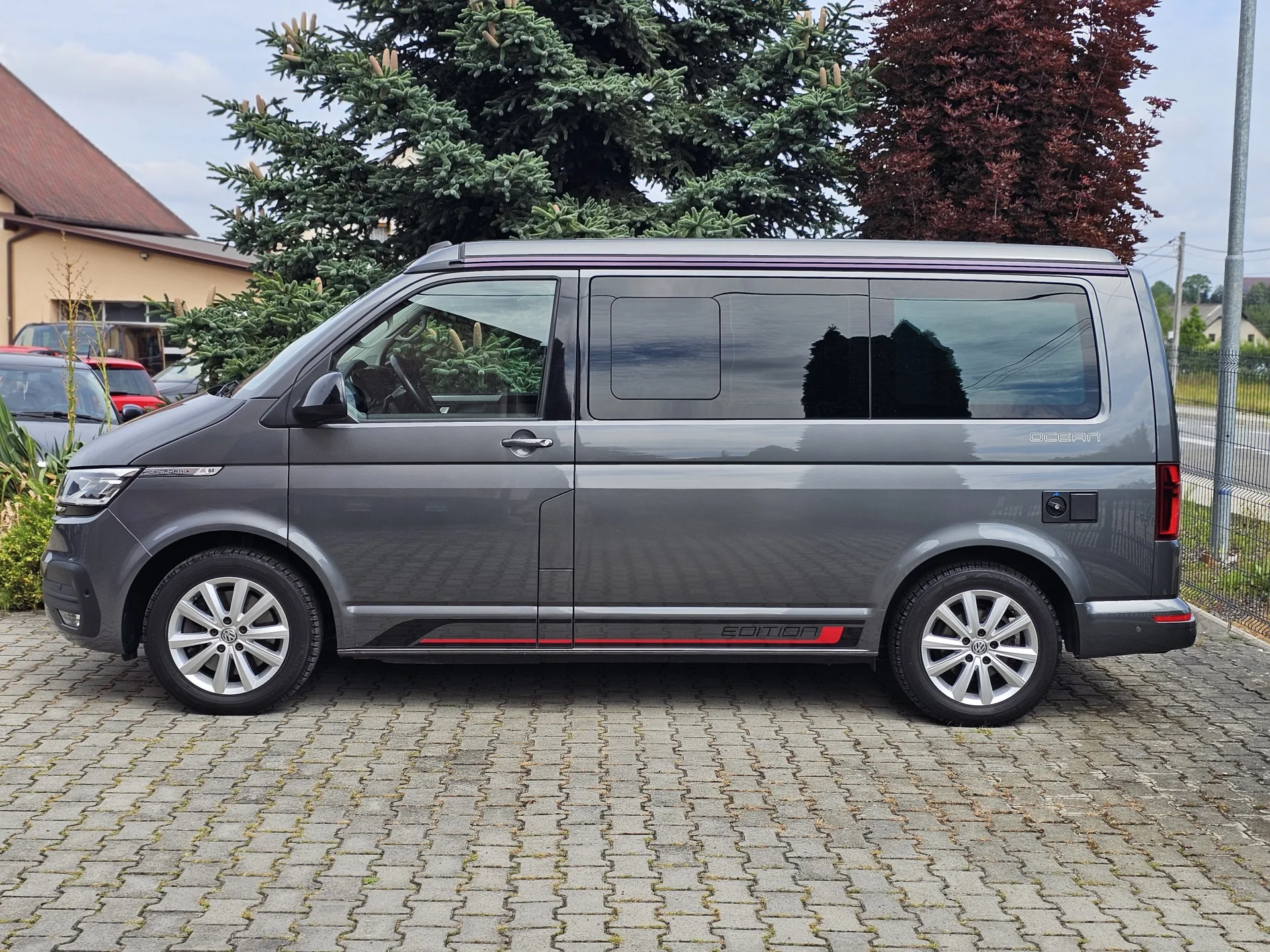 Volkswagen T6.1 California Ocean 2.0 BiTDi 4Motion Edition (2020, Šedá Metalíza) – fotografie vozidla 8 z 35