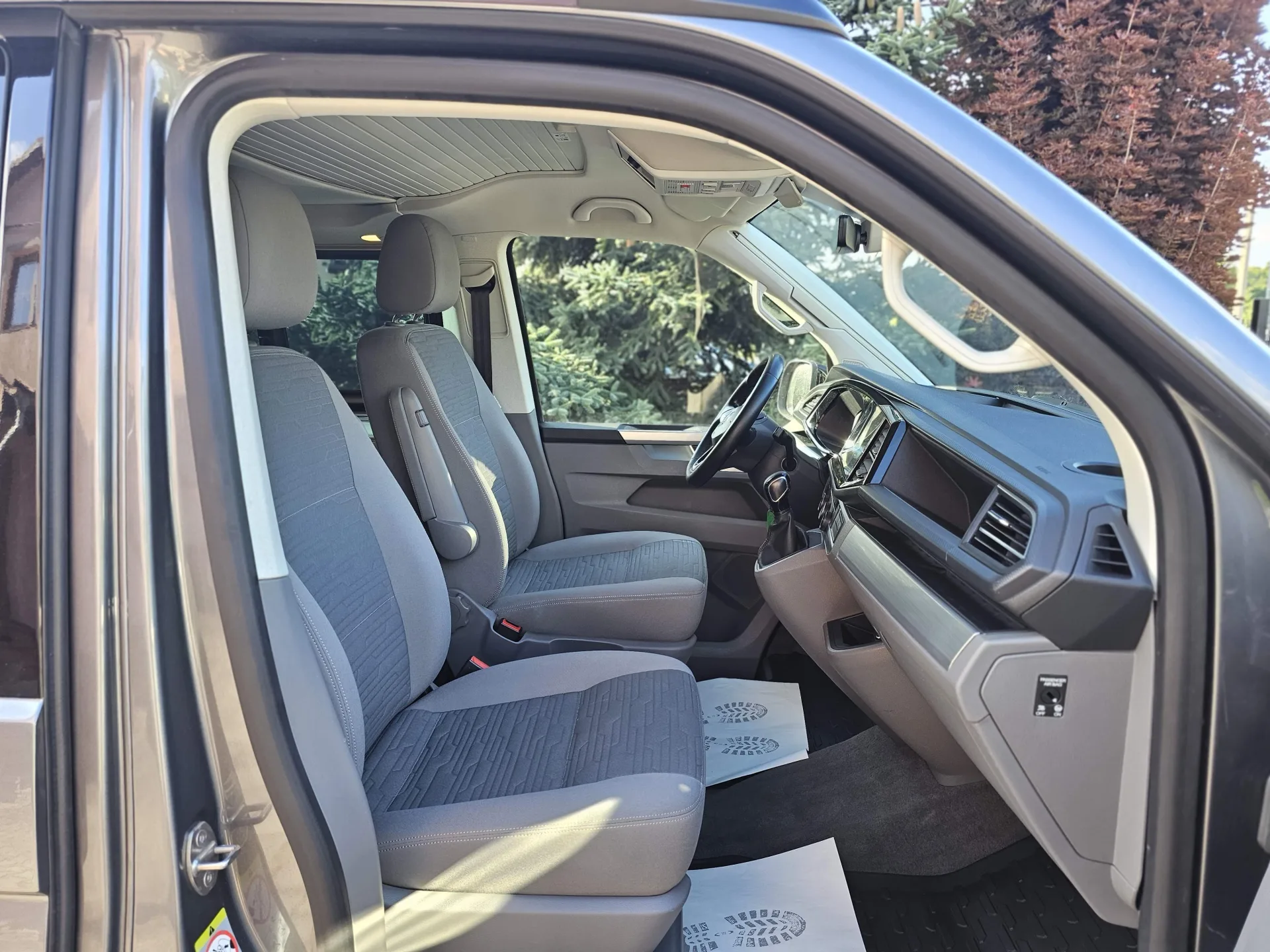Volkswagen T6.1 California Ocean 2.0 BiTDi 4Motion Edition (2020, Šedá Metalíza) – fotografie vozidla 14 z 35