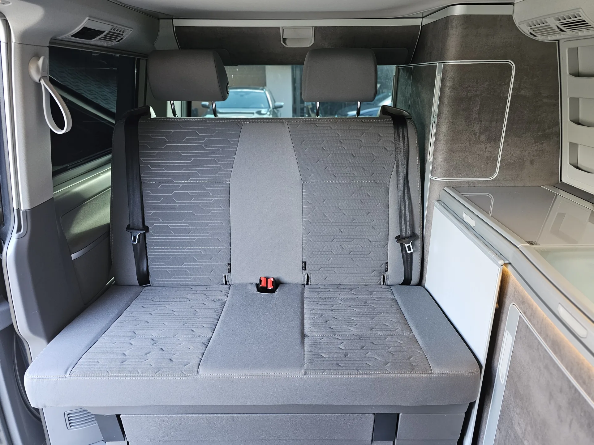 Volkswagen T6.1 California Ocean 2.0 BiTDi 4Motion Edition (2020, Šedá Metalíza) – fotografie vozidla 18 z 35