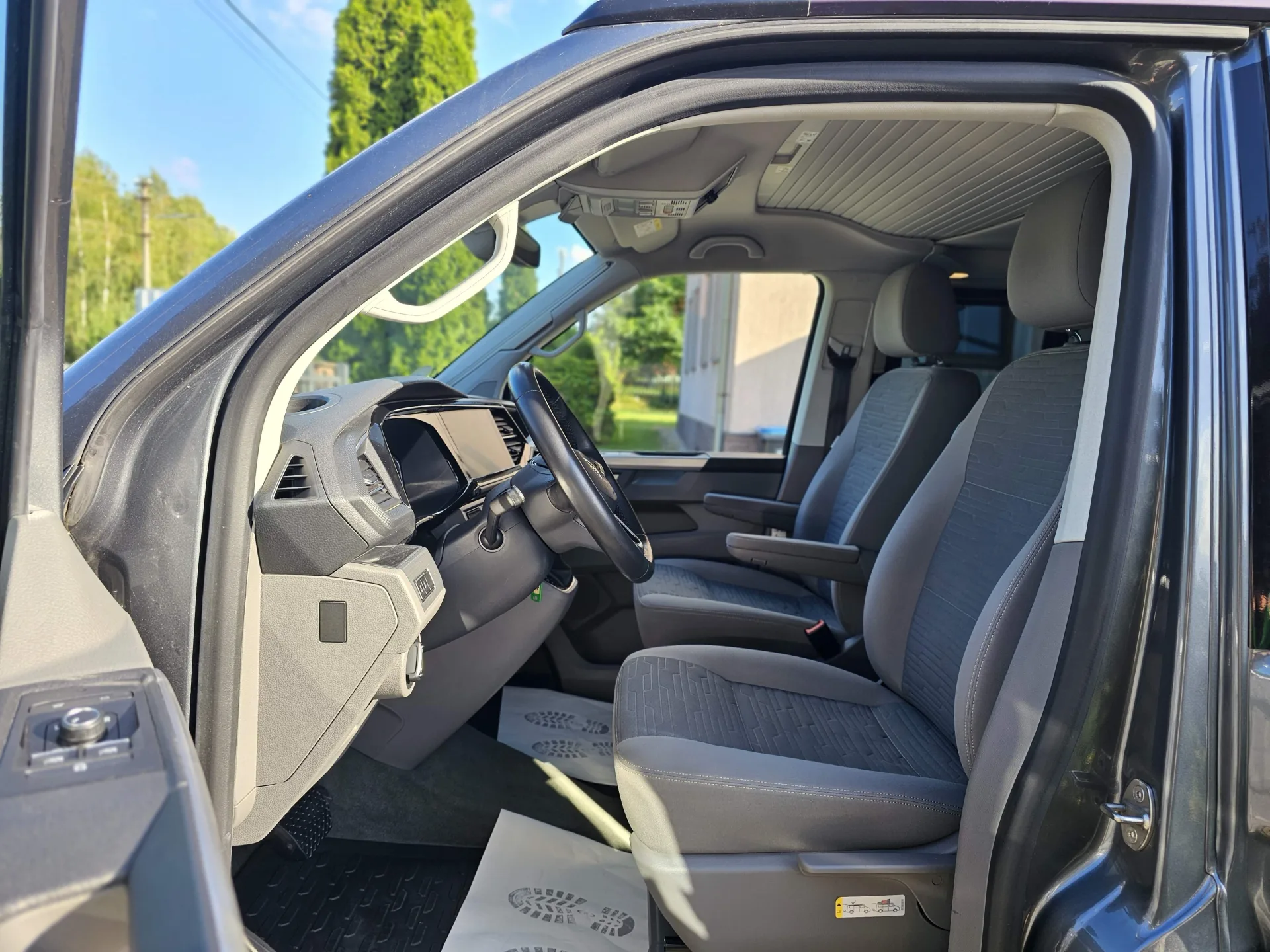 Volkswagen T6.1 California Ocean 2.0 BiTDi 4Motion Edition (2020, Šedá Metalíza) – fotografie vozidla 10 z 35