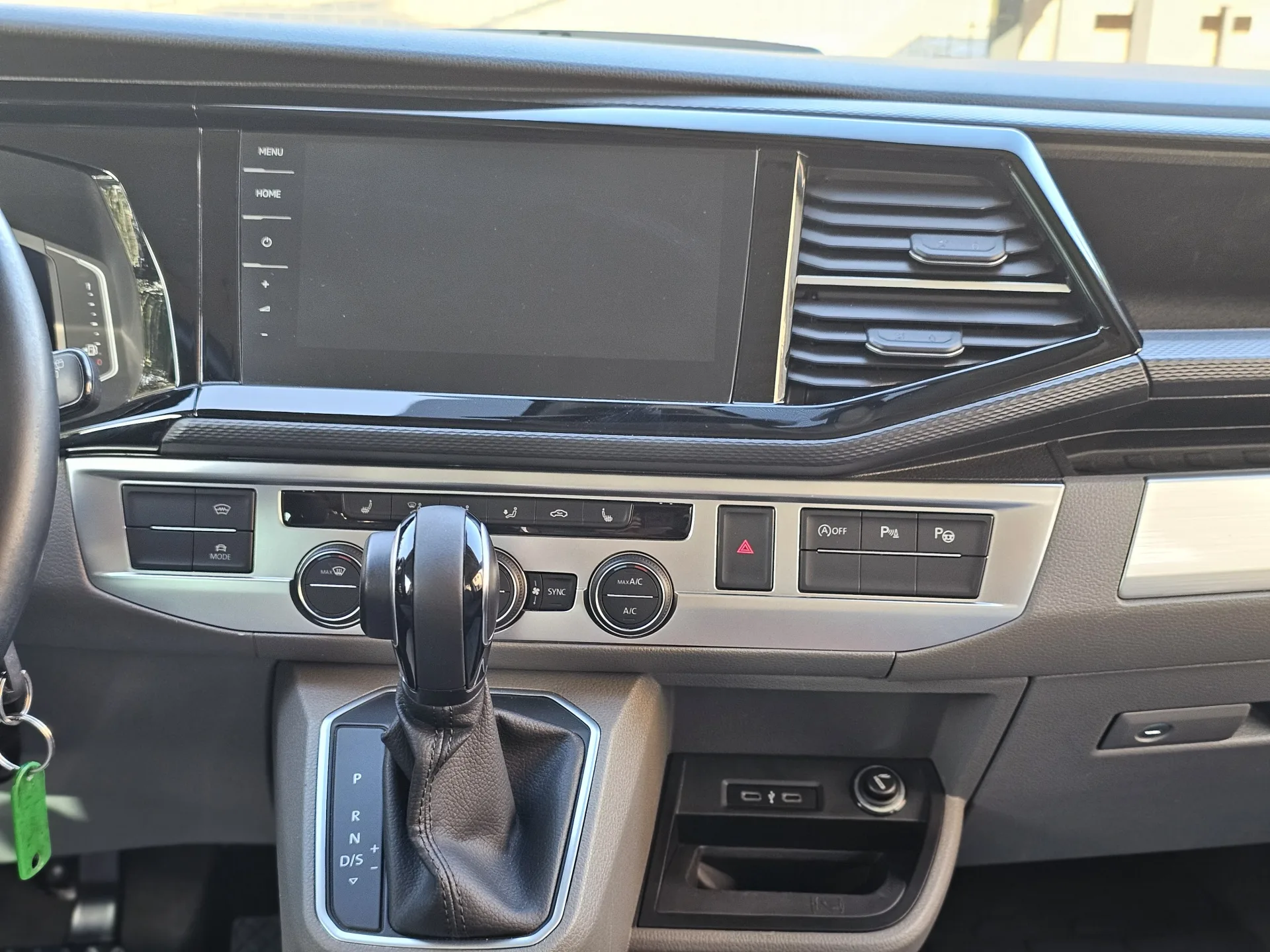 Volkswagen T6.1 California Ocean 2.0 BiTDi 4Motion Edition (2020, Šedá Metalíza) – fotografie vozidla 13 z 35