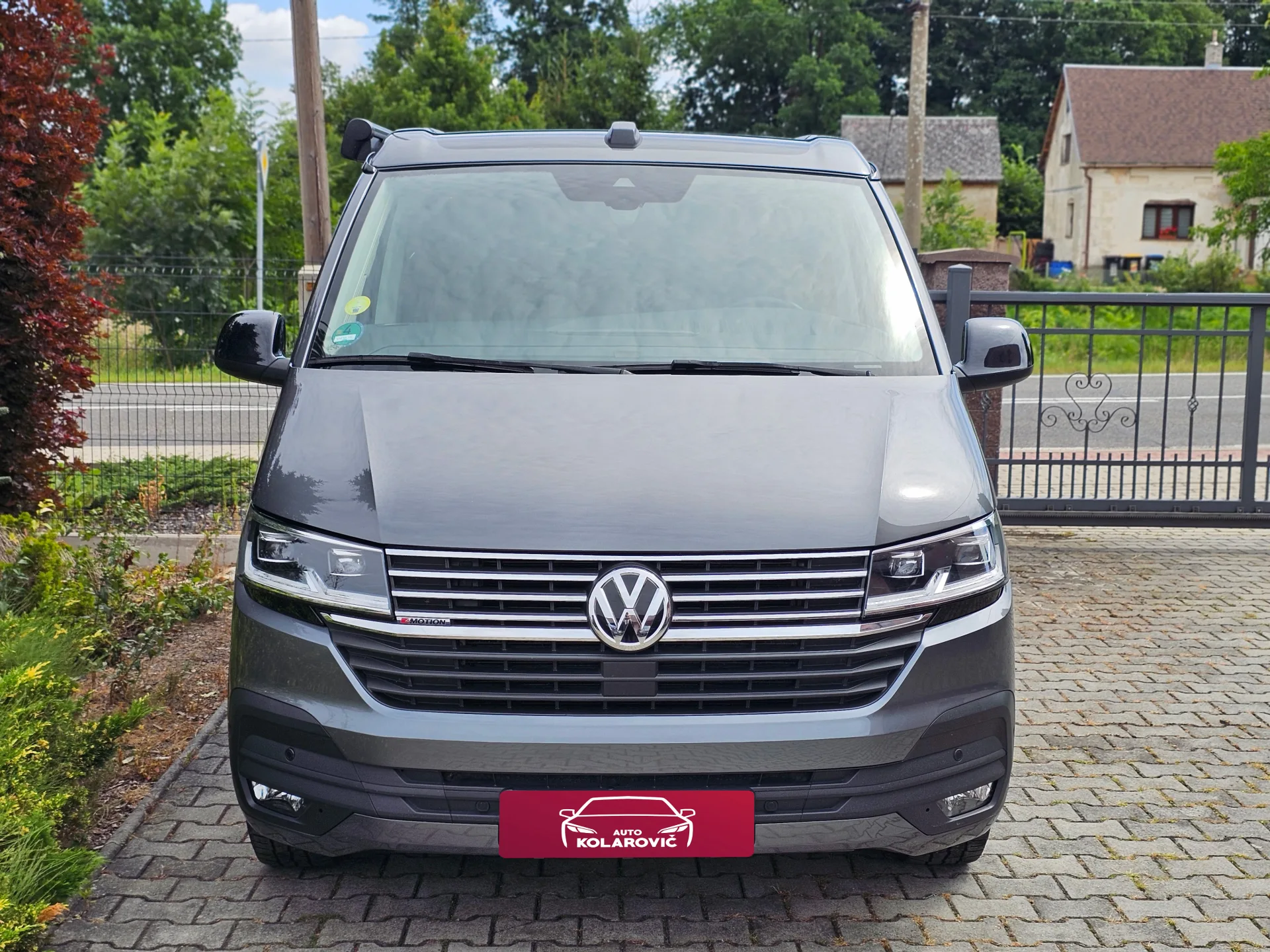 Volkswagen T6.1 California Ocean 2.0 BiTDi 4Motion Edition (2020, Šedá Metalíza) – fotografie vozidla 2 z 35