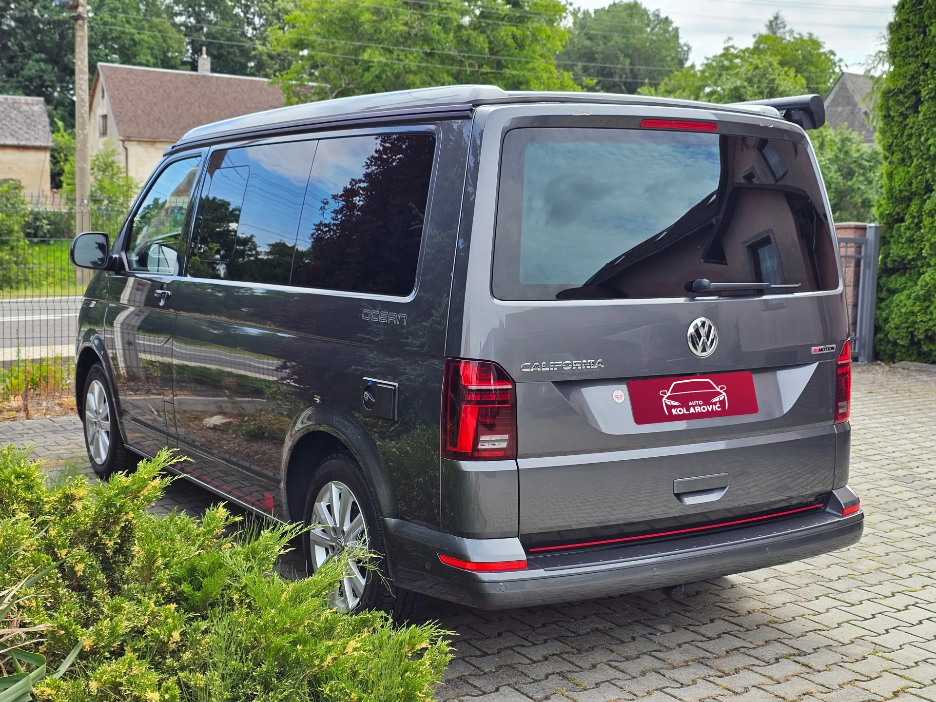 Volkswagen T6.1 California Ocean 2.0 BiTDi 4Motion Edition (2020, Šedá Metalíza) – fotografie vozidla 7 z 35