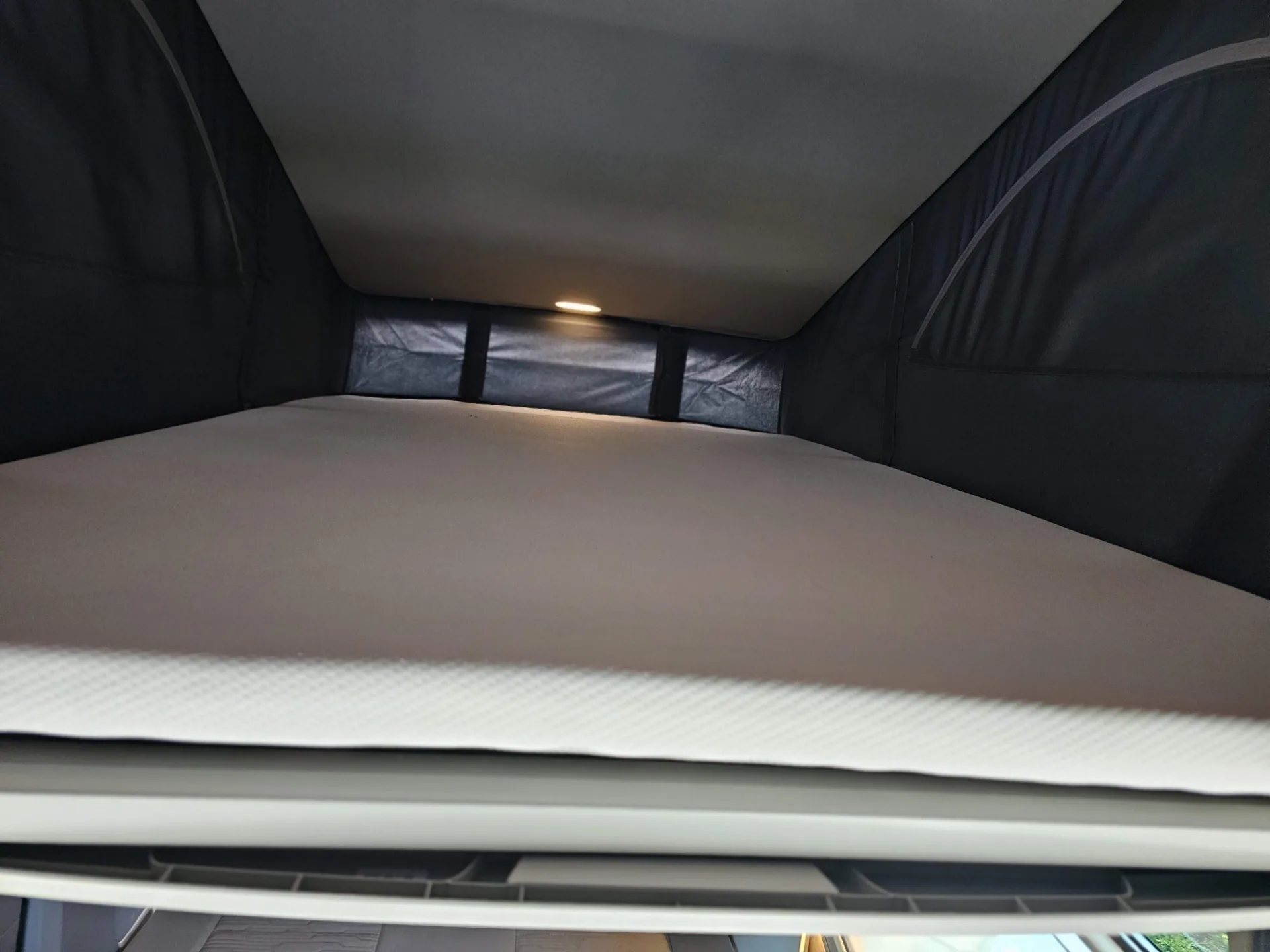 Volkswagen T6.1 California Ocean 2.0 BiTDi 4Motion Edition (2020, Šedá Metalíza) – fotografie vozidla 35 z 35