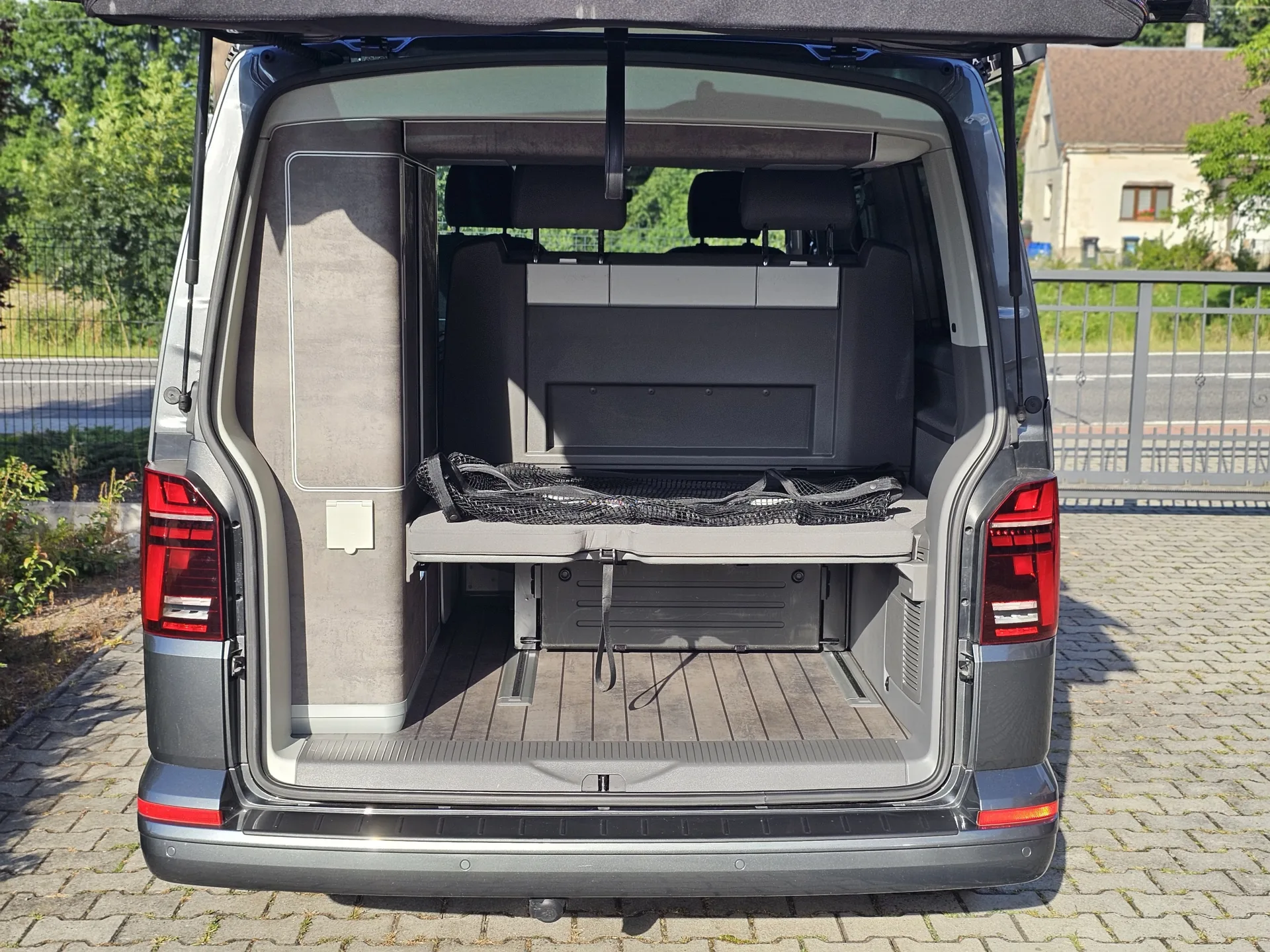 Volkswagen T6.1 California Ocean 2.0 BiTDi 4Motion Edition (2020, Šedá Metalíza) – fotografie vozidla 29 z 35