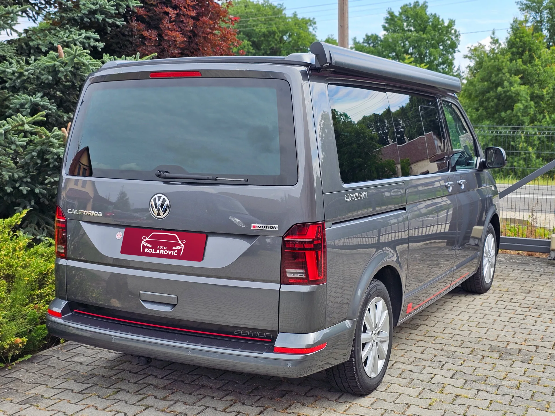 Volkswagen T6.1 California Ocean 2.0 BiTDi 4Motion Edition (2020, Šedá Metalíza) – fotografie vozidla 5 z 35