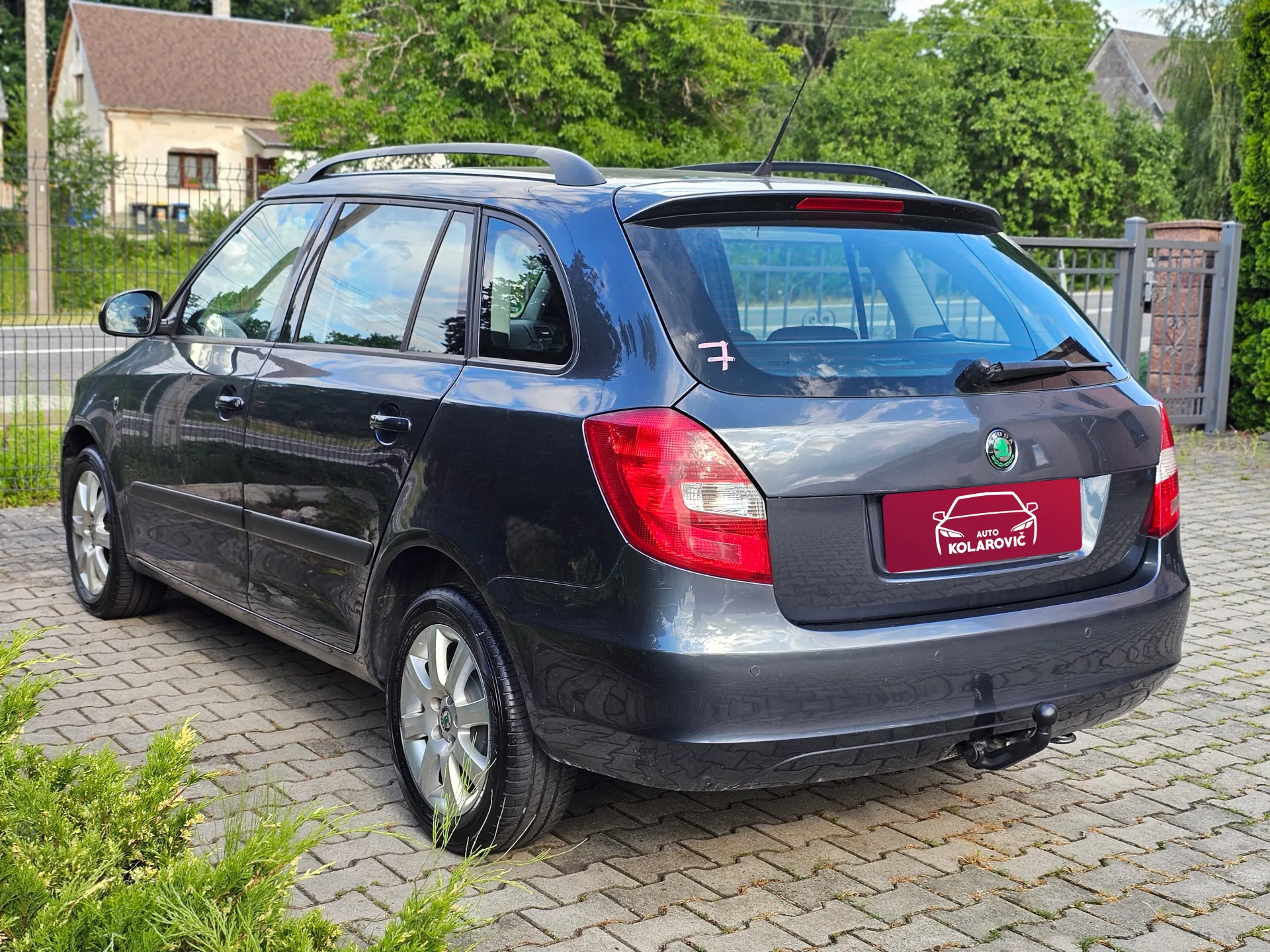 Škoda Fabia II Combi 1.2 TSi (2010, Šedá metalíza) – fotografie vozidla 7 z 22