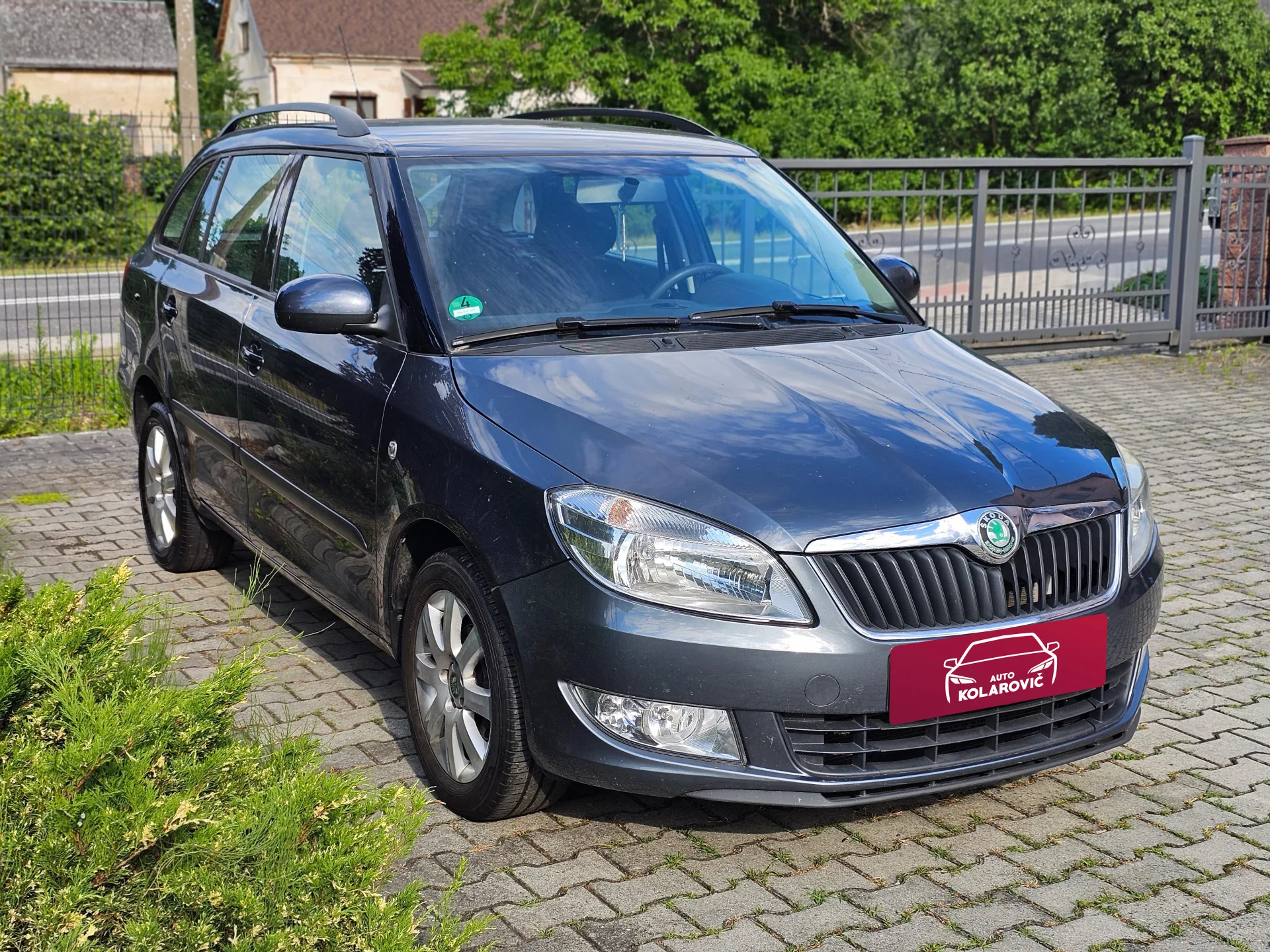 Škoda Fabia II Combi 1.2 TSi (2010, Šedá metalíza) – fotografie vozidla 3 z 22