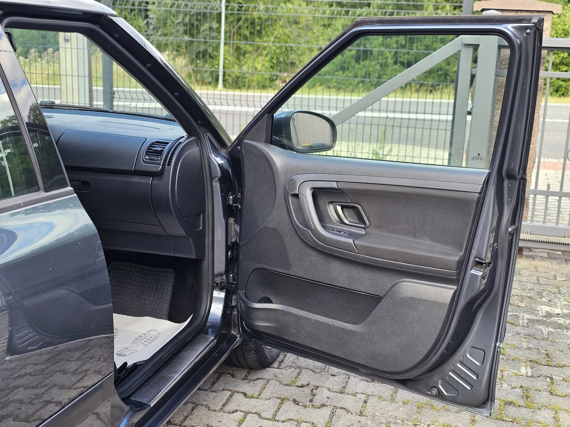 Škoda Fabia II Combi 1.2 TSi (2010, Šedá metalíza) – fotografie vozidla 16 z 22