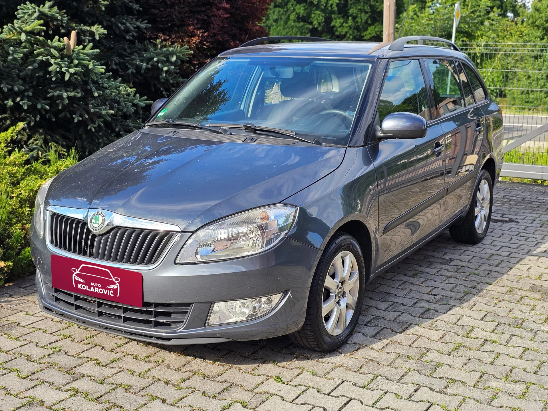 Škoda Fabia II Combi 1.2 TSi (2010, Šedá metalíza) – hlavní fotografie vozidla