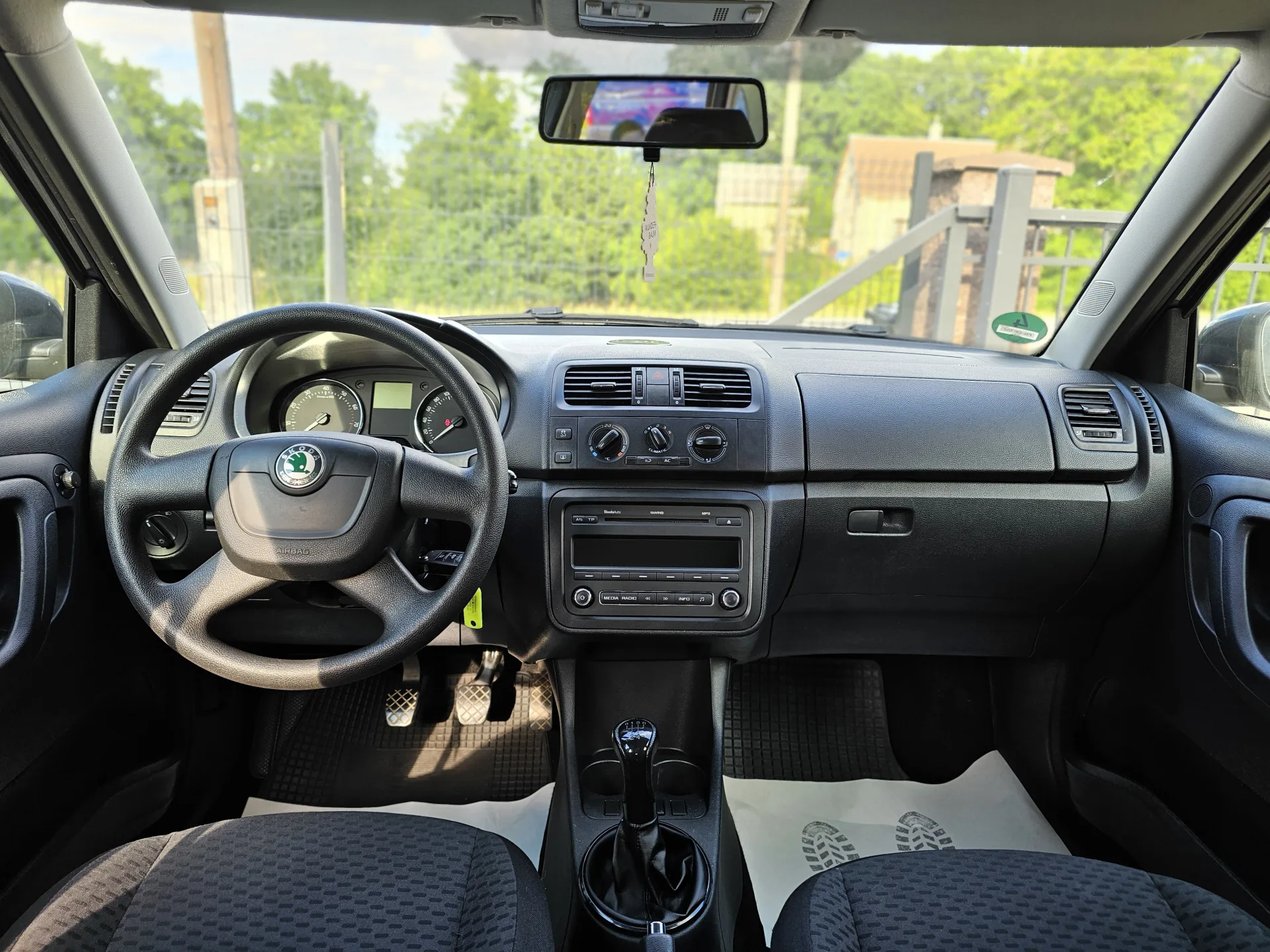 Škoda Fabia II Combi 1.2 TSi (2010, Šedá metalíza) – fotografie vozidla 12 z 22